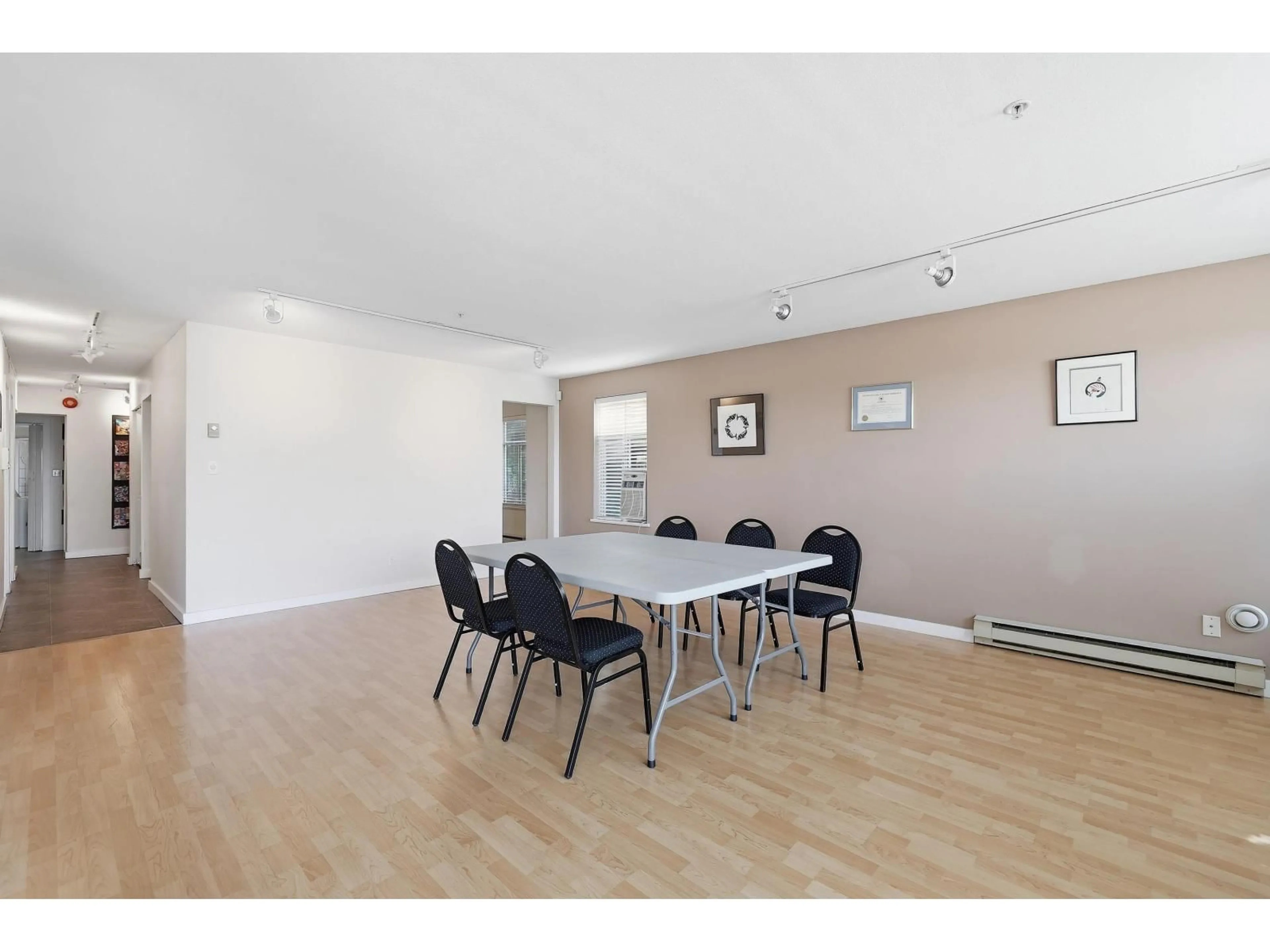 A pic of a room for 101 - 33344 2ND AVENUE, Mission British Columbia V2V1K3