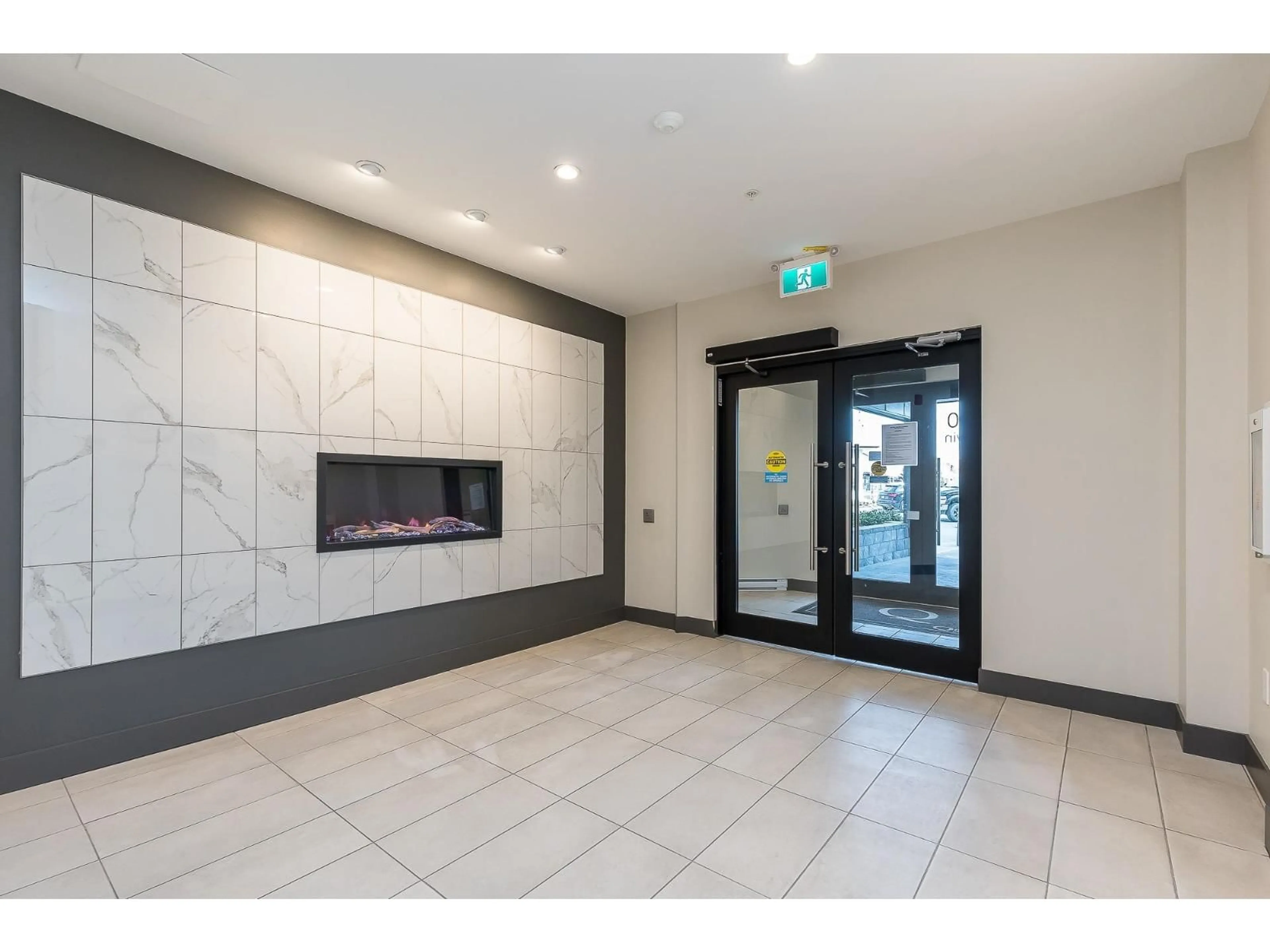 Indoor foyer for 210 - 2120 GLADWIN ROAD, Abbotsford British Columbia V2S0L7