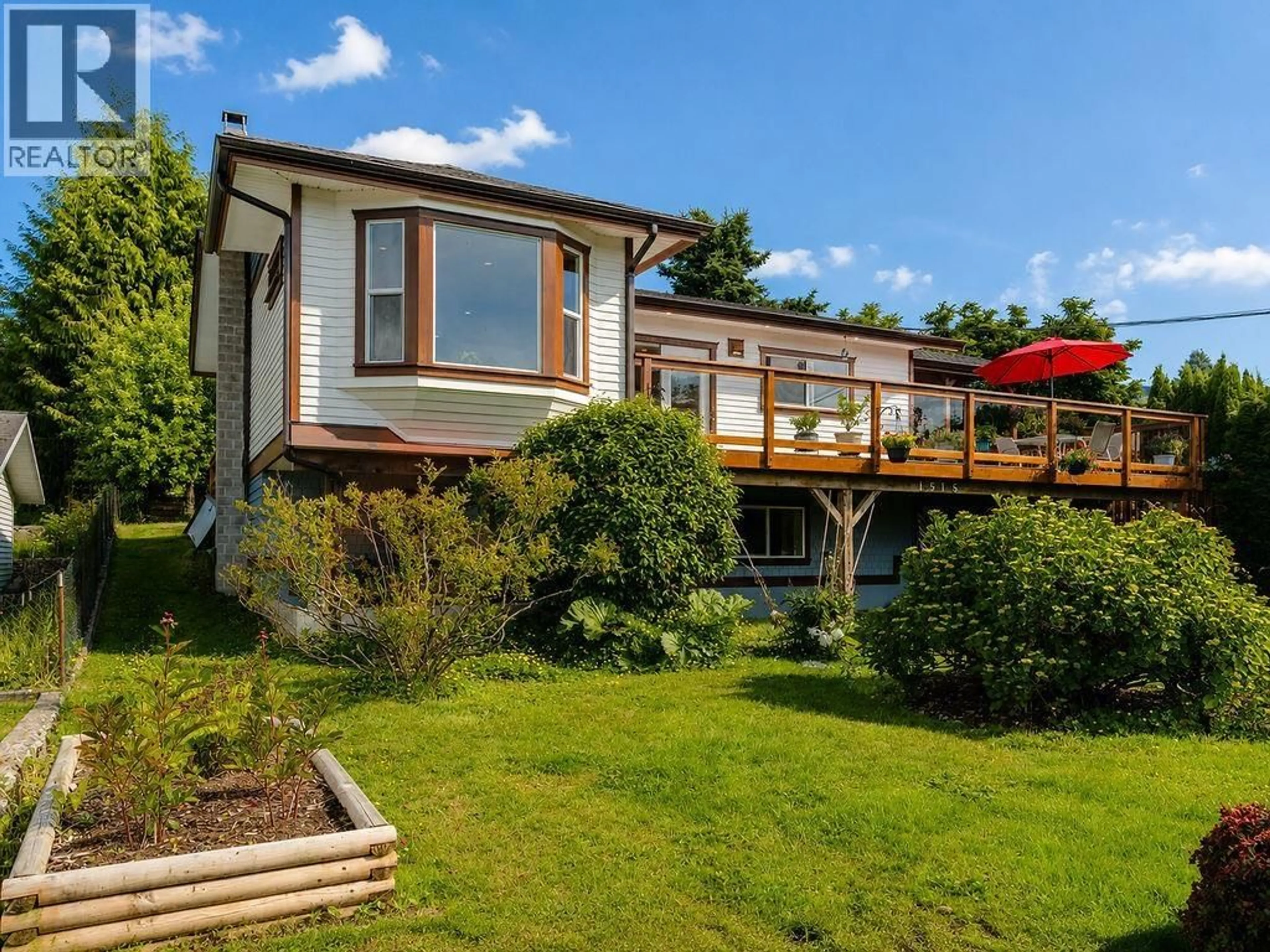 A pic from outside/outdoor area/front of a property/back of a property/a pic from drone, unknown for 1515 THOMPSON ROAD, Gibsons British Columbia V0N1V6