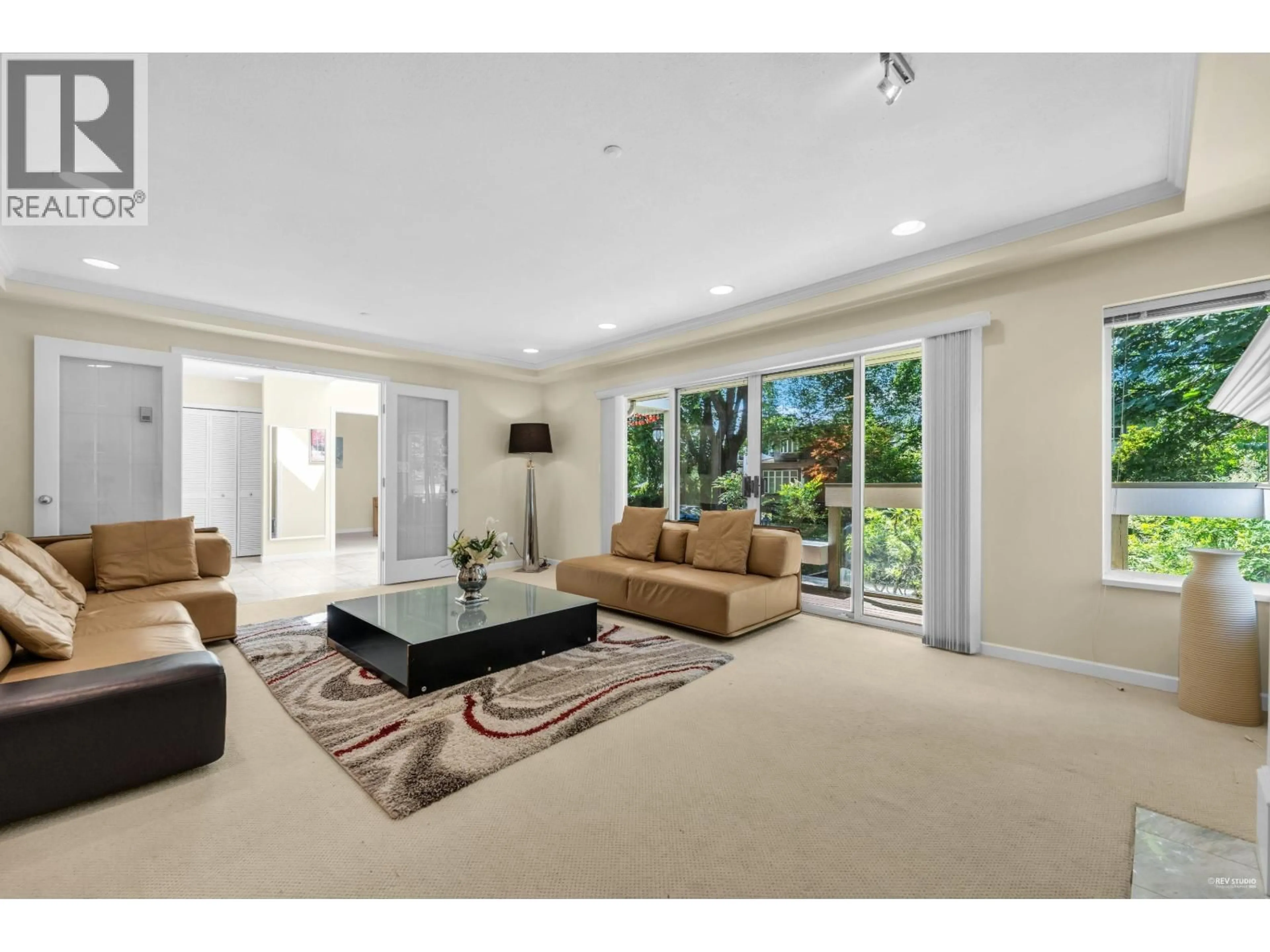 Living room with furniture, carpet floor for 3091 38TH AVENUE, Vancouver British Columbia V6N2X4