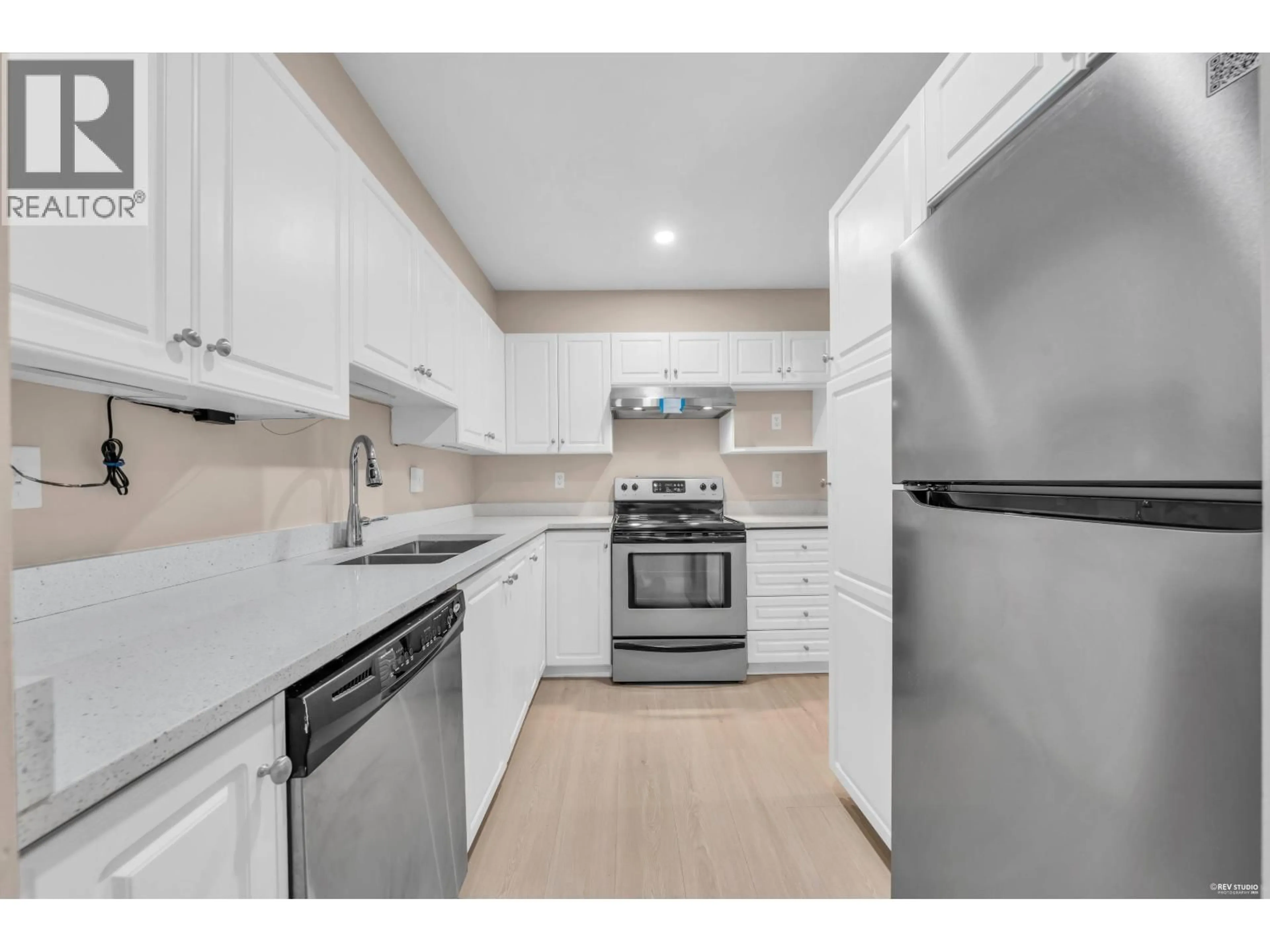 Standard kitchen, unknown for 107 - 515 WHITING WAY, Coquitlam British Columbia V3J7W9
