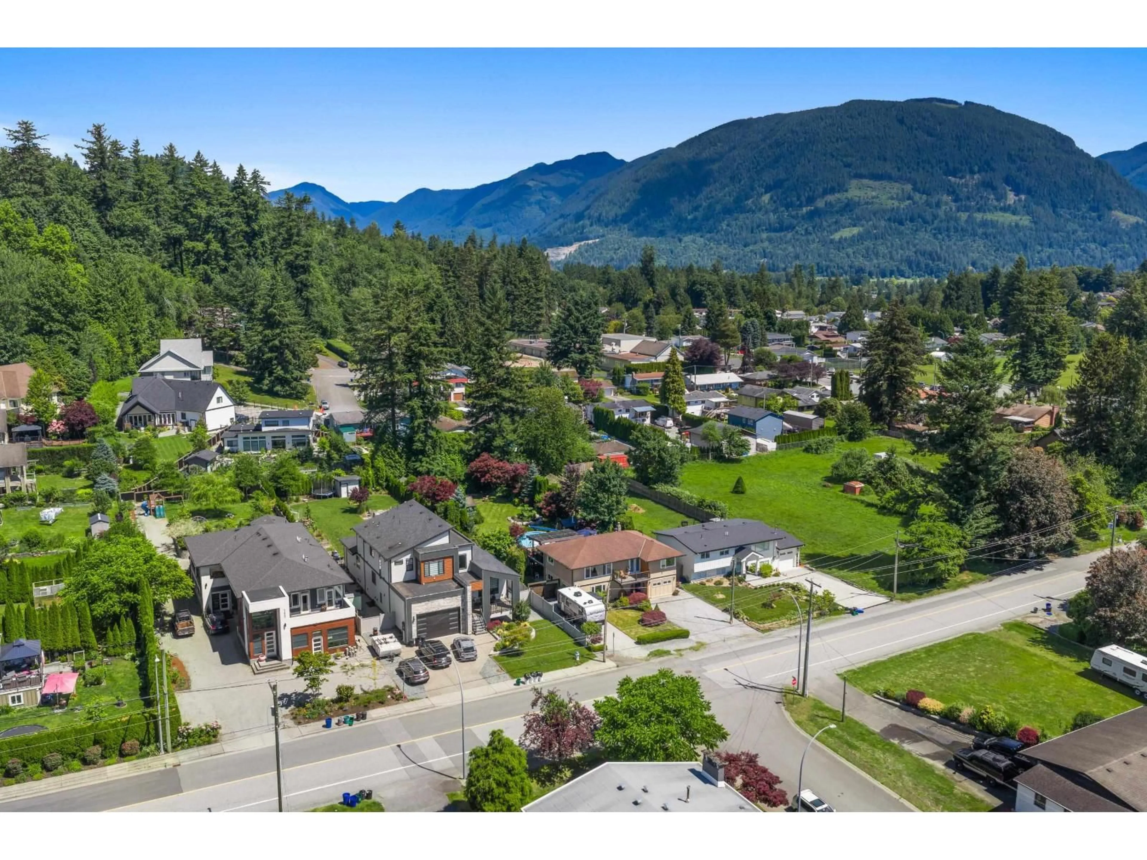 A pic from outside/outdoor area/front of a property/back of a property/a pic from drone, mountain view for 34921 DEWDNEY TRUNK ROAD, Mission British Columbia V2V6S2