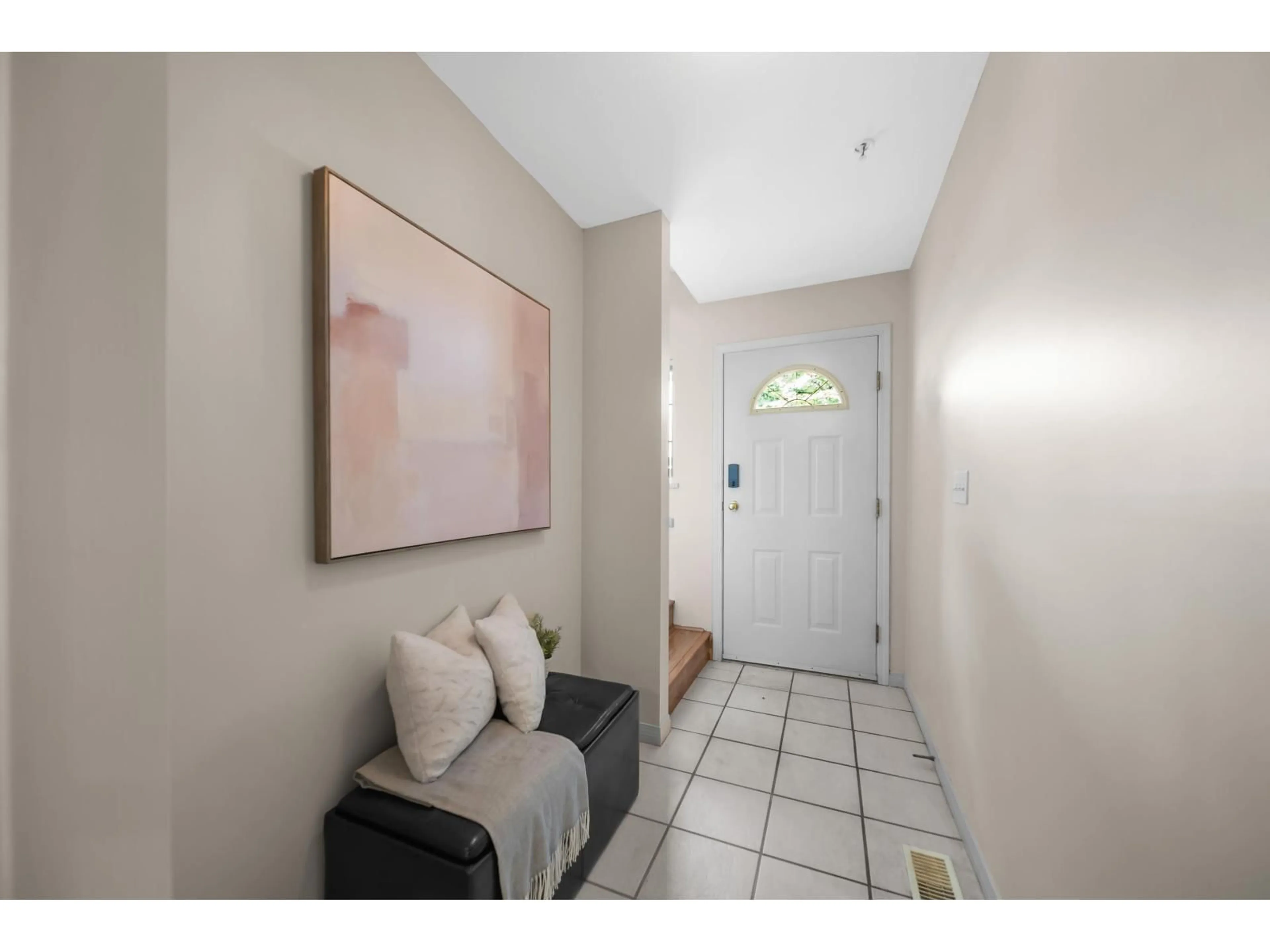 Indoor entryway for 17 - 19948 WILLOUGHBY WAY, Langley British Columbia V2Y1M6