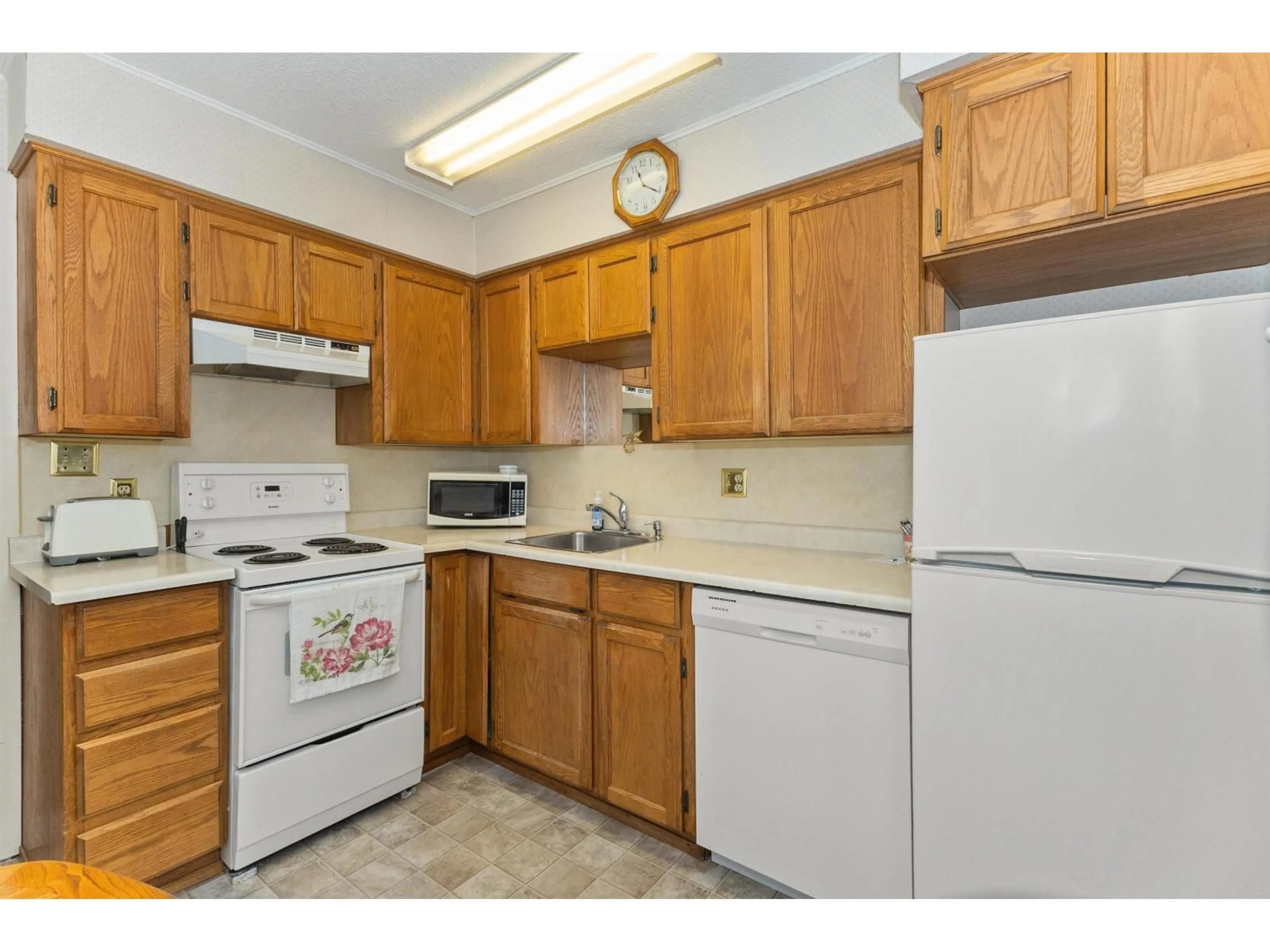Standard kitchen, unknown for 26968 30 AVENUE, Langley British Columbia V4W2Z9