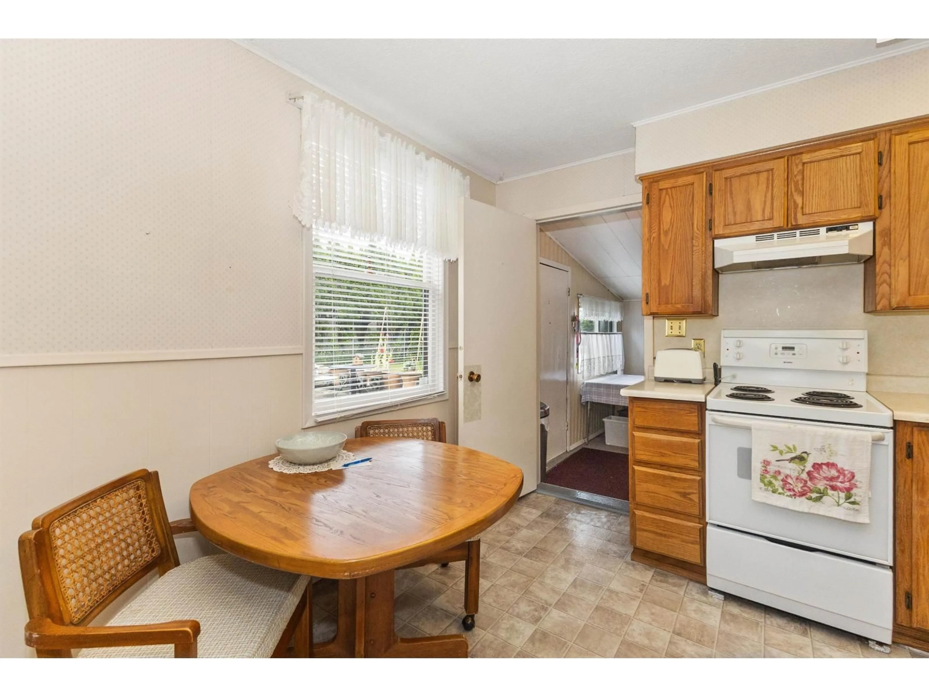 Standard kitchen, unknown for 26968 30 AVENUE, Langley British Columbia V4W2Z9