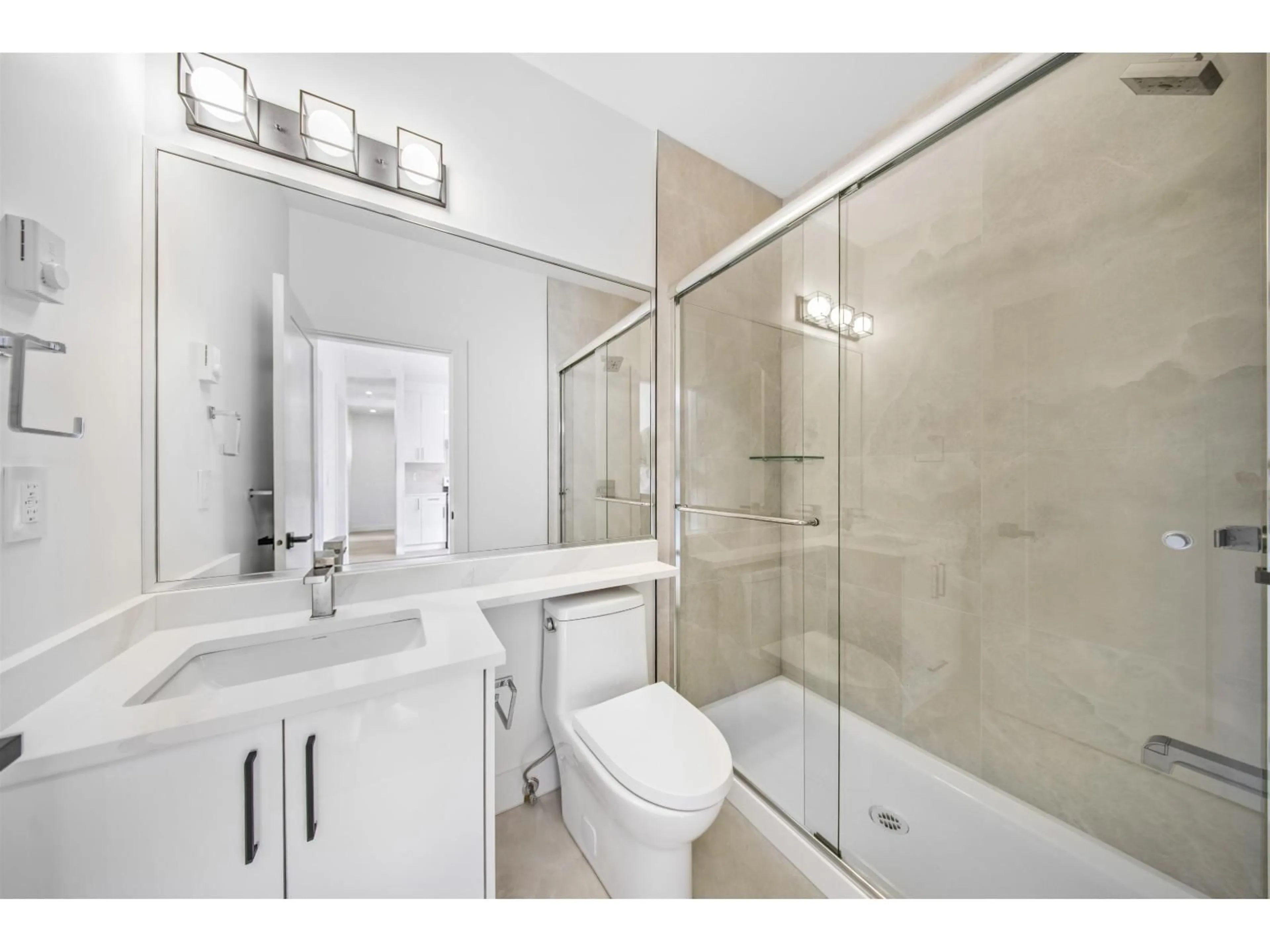 Standard bathroom, ceramic/tile floor for 11420 72A AVENUE, Delta British Columbia V4C1A6