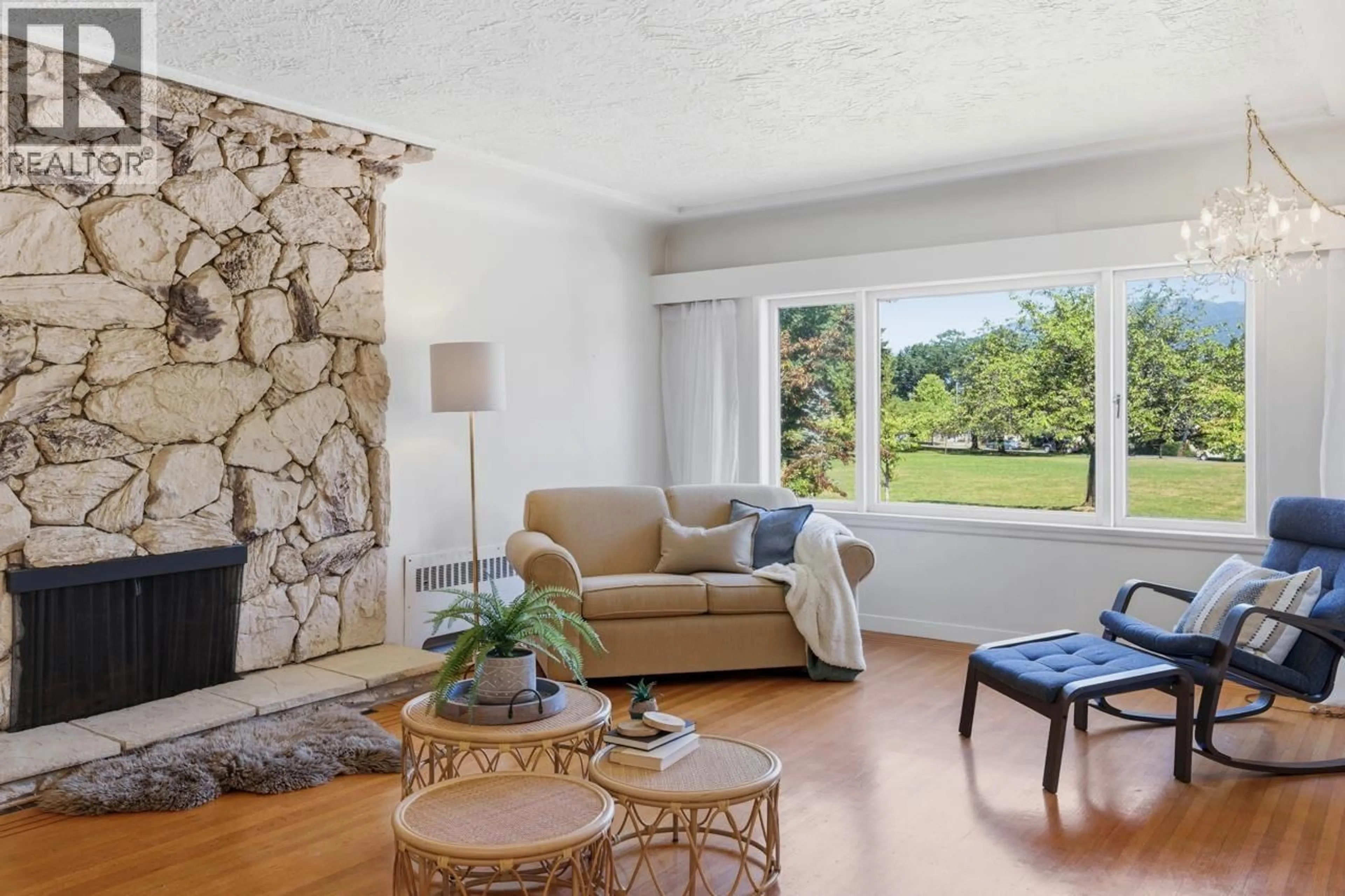 Living room with furniture, unknown for 2880 OXFORD STREET, Vancouver British Columbia V5K1N6
