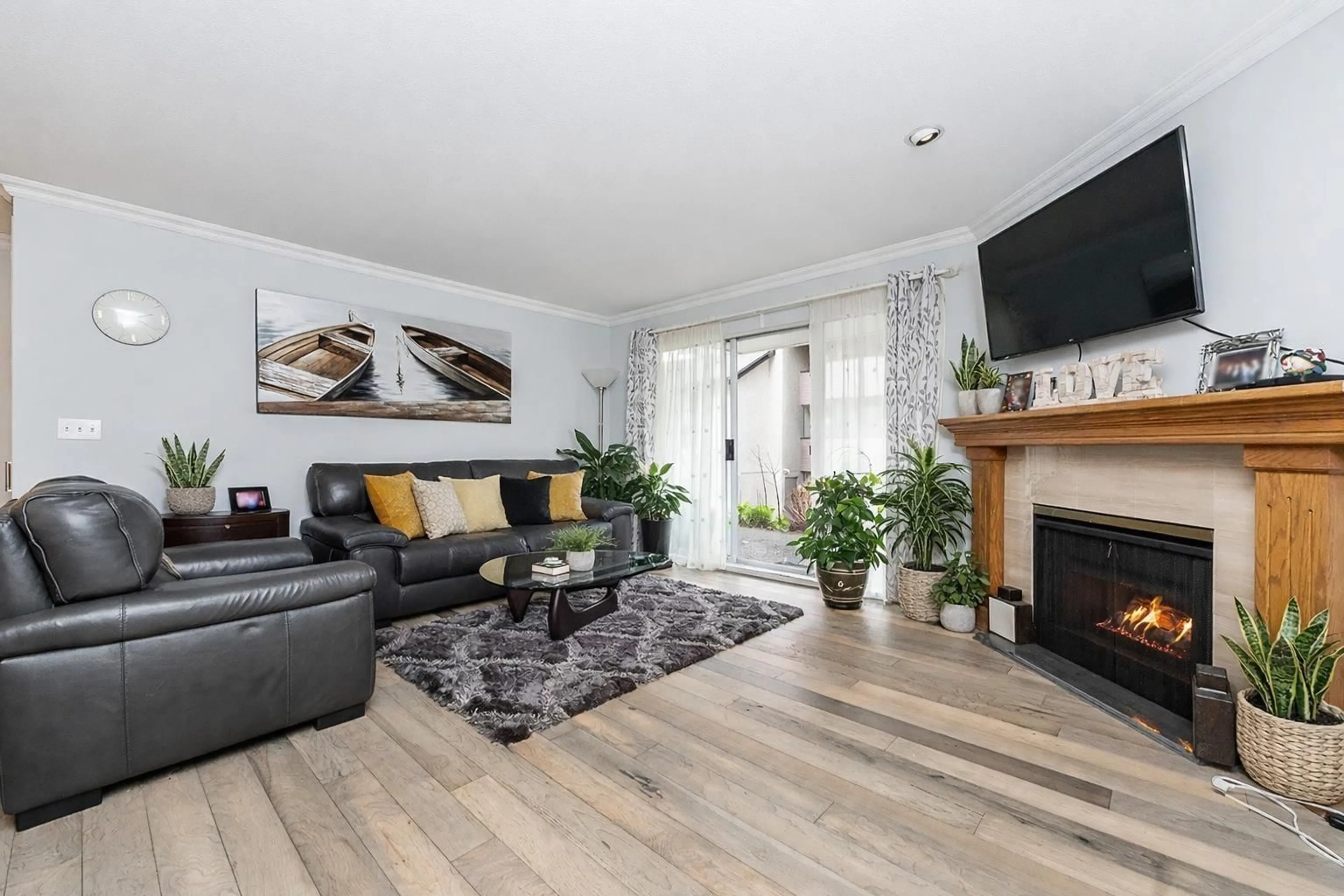 Living room with furniture, wood/laminate floor for 104 - 1441 BLACKWOOD STREET, White Rock British Columbia V4B3V6