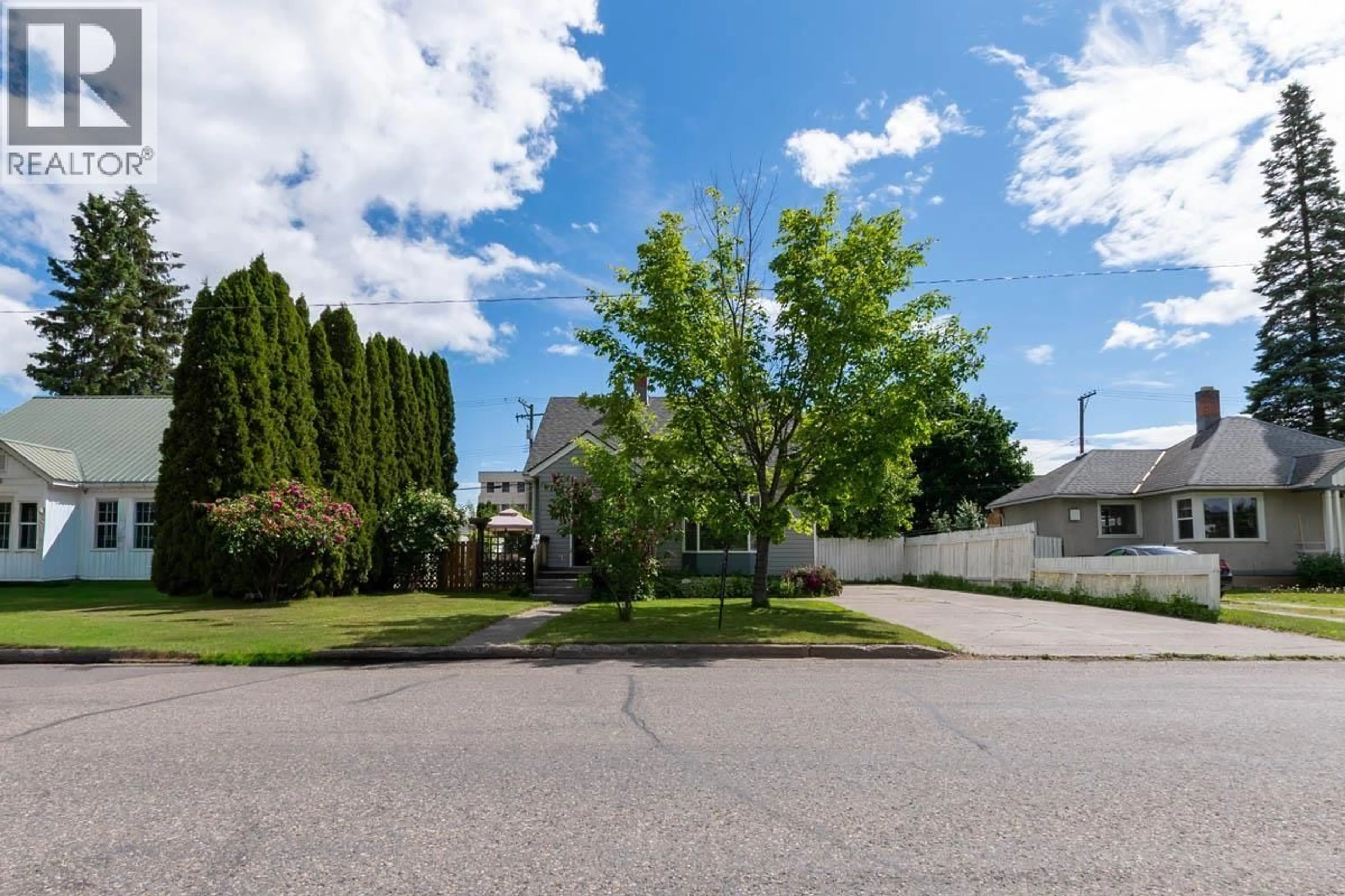 Patio, street for 1070 BURDEN STREET, Prince George British Columbia V2M2J2