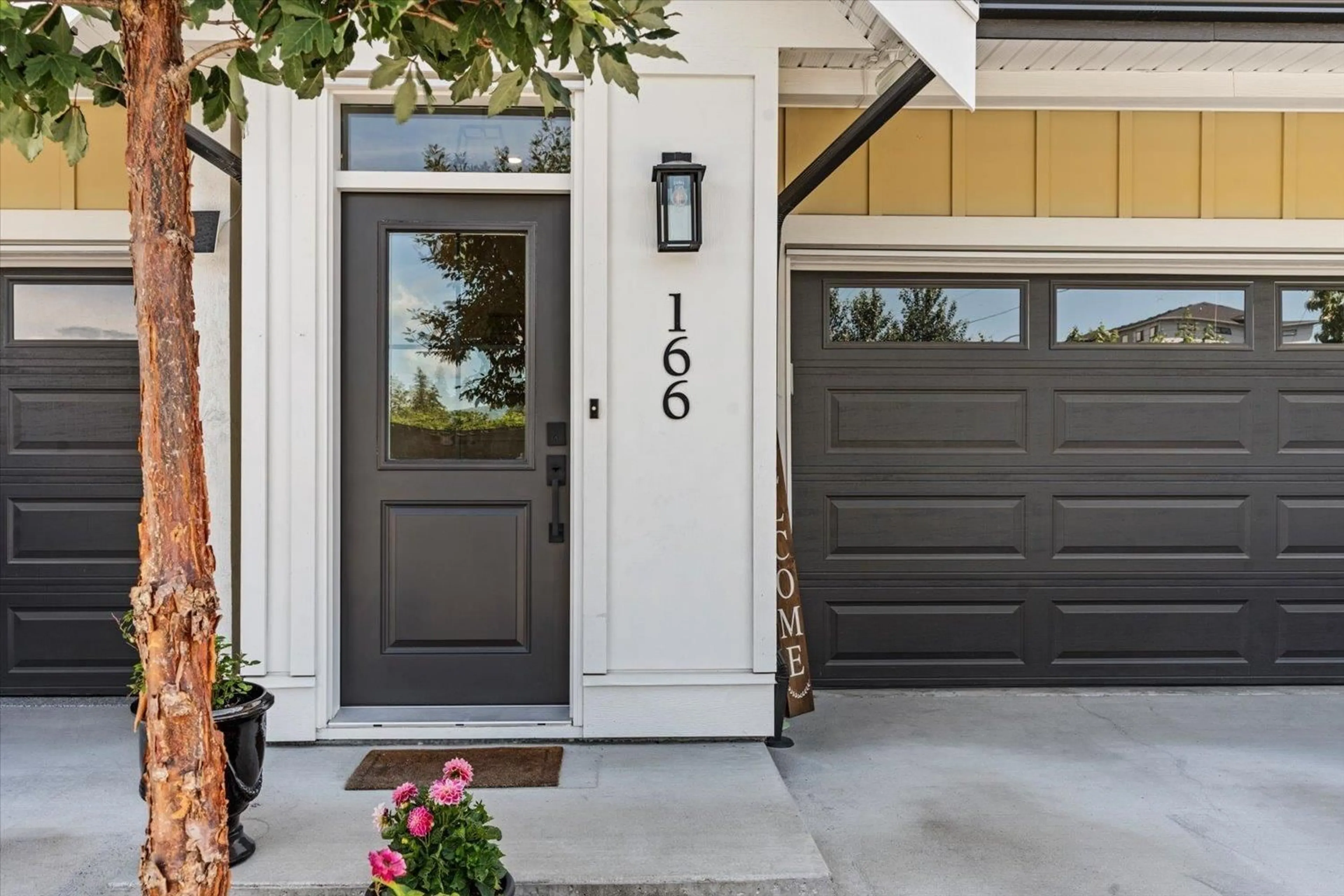 Indoor entryway for 166 - 46211 PROMONTORY ROAD, Chilliwack British Columbia V2R6E5