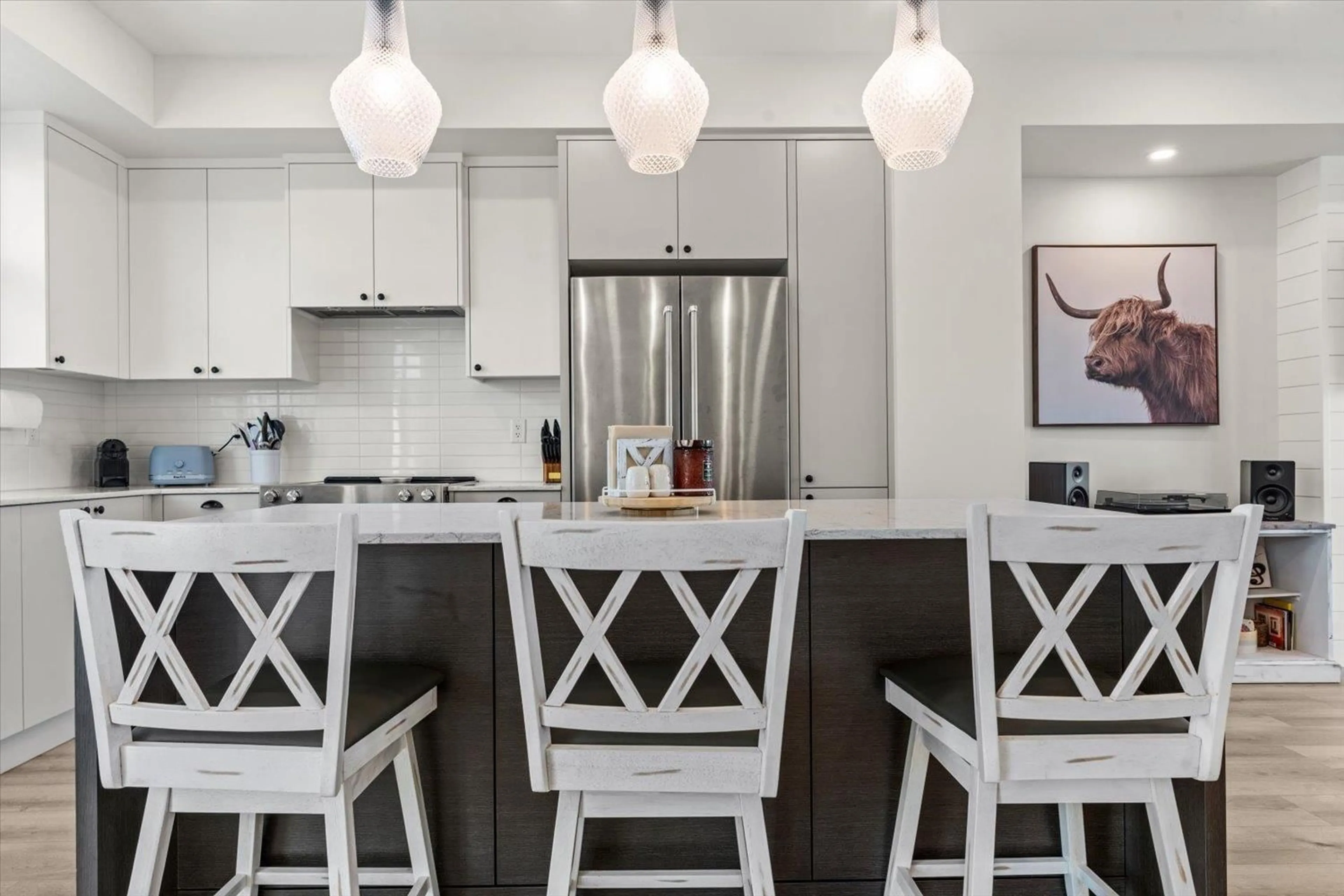 Contemporary kitchen, ceramic/tile floor for 166 - 46211 PROMONTORY ROAD, Chilliwack British Columbia V2R6E5