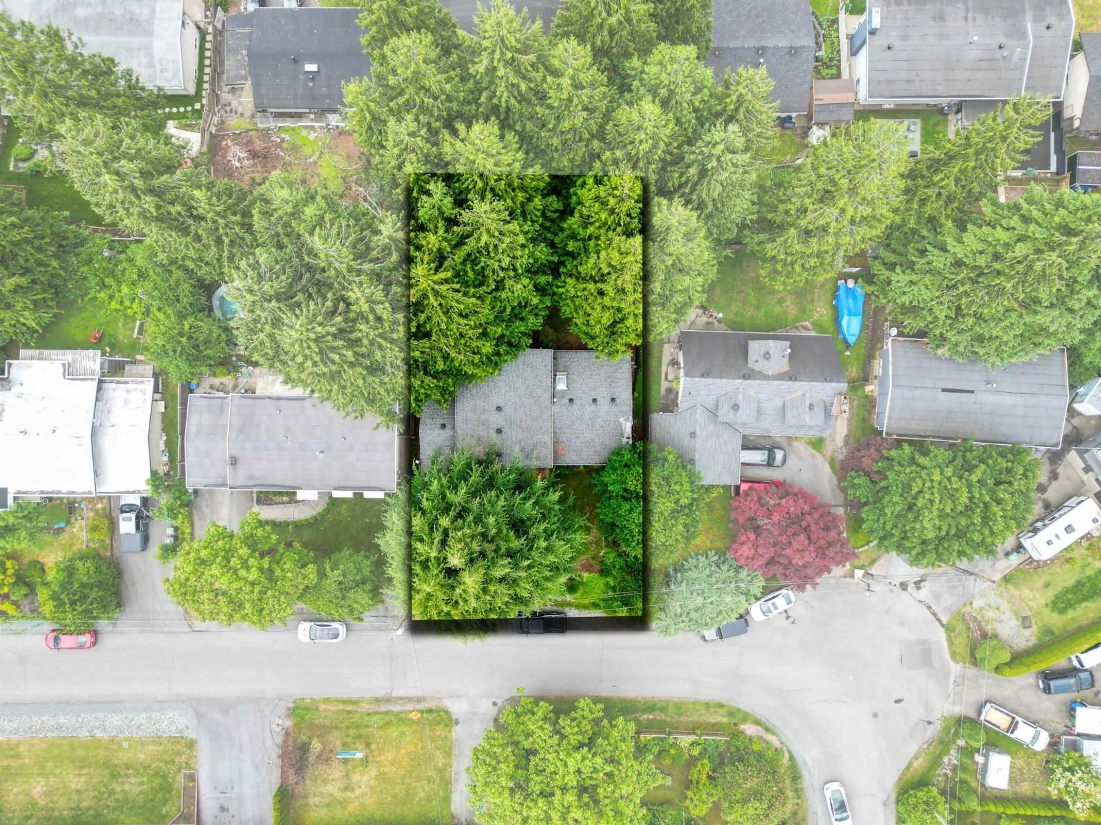 A pic from outside/outdoor area/front of a property/back of a property/a pic from drone, unknown for 32637 WILLINGDON CRESCENT, Abbotsford British Columbia V2T1S1