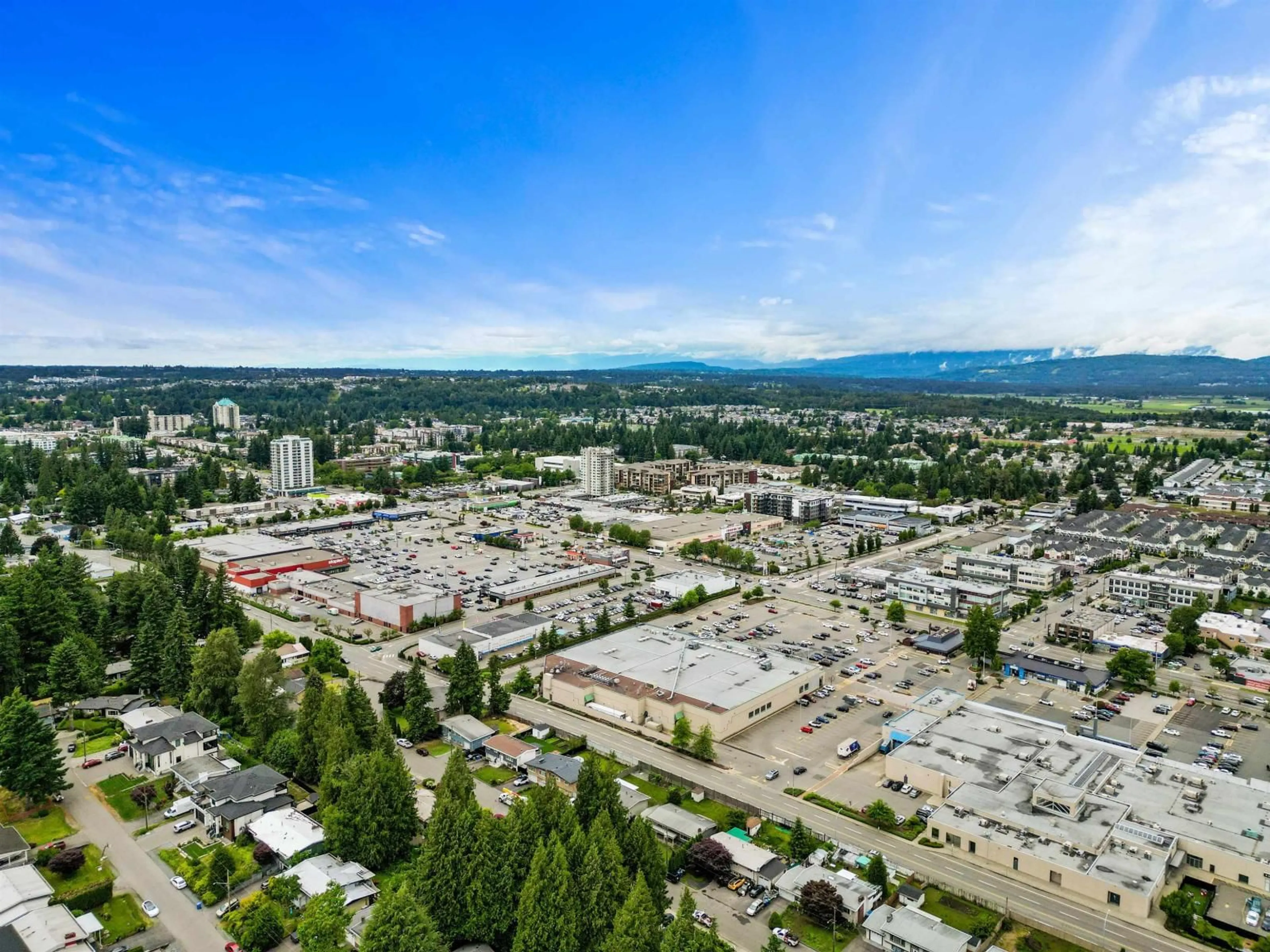 A pic from outside/outdoor area/front of a property/back of a property/a pic from drone, mountain view for 32637 WILLINGDON CRESCENT, Abbotsford British Columbia V2T1S1