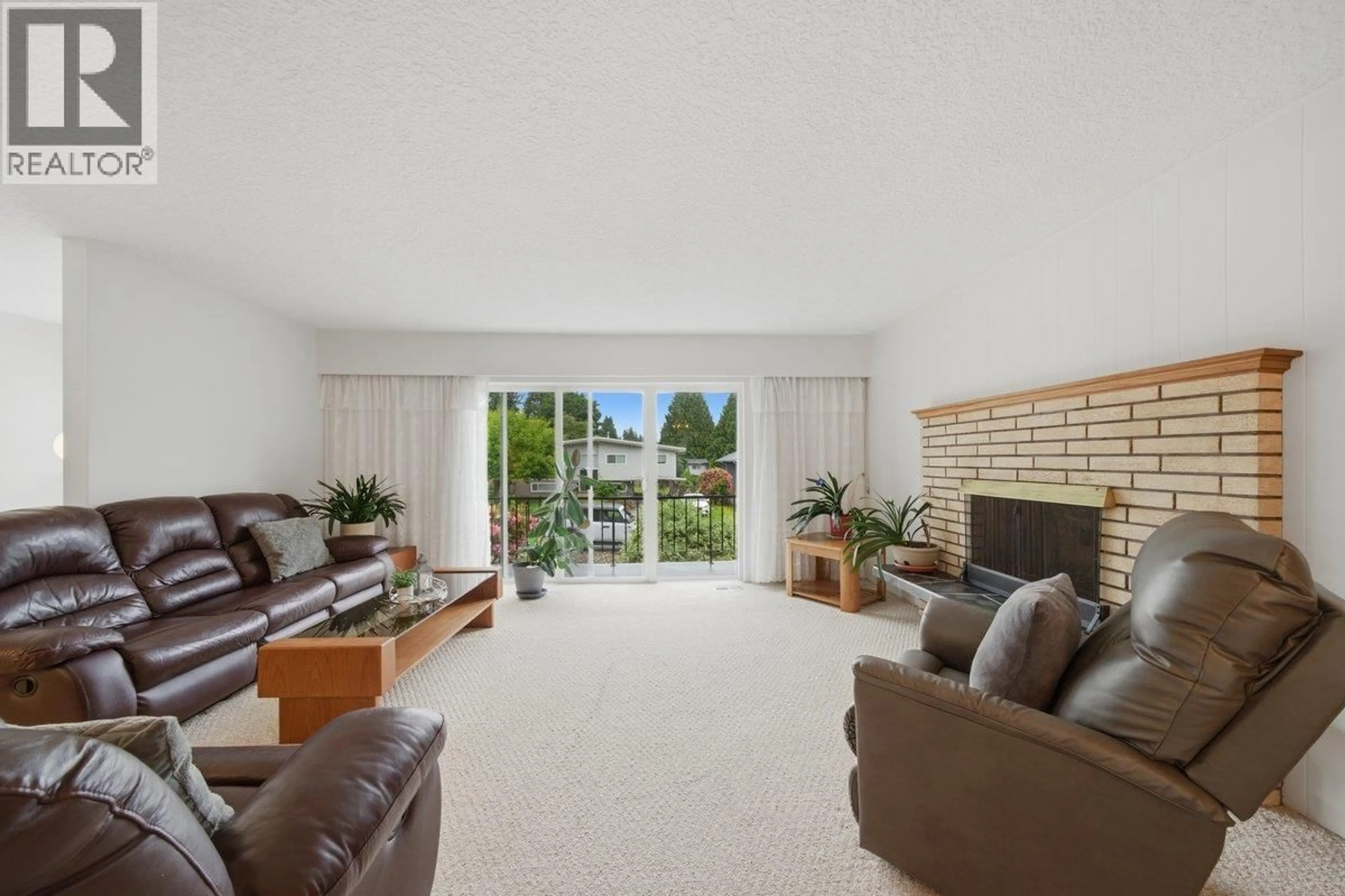 Living room with furniture, unknown for 3963 SEFTON STREET, Port Coquitlam British Columbia V3B3S2