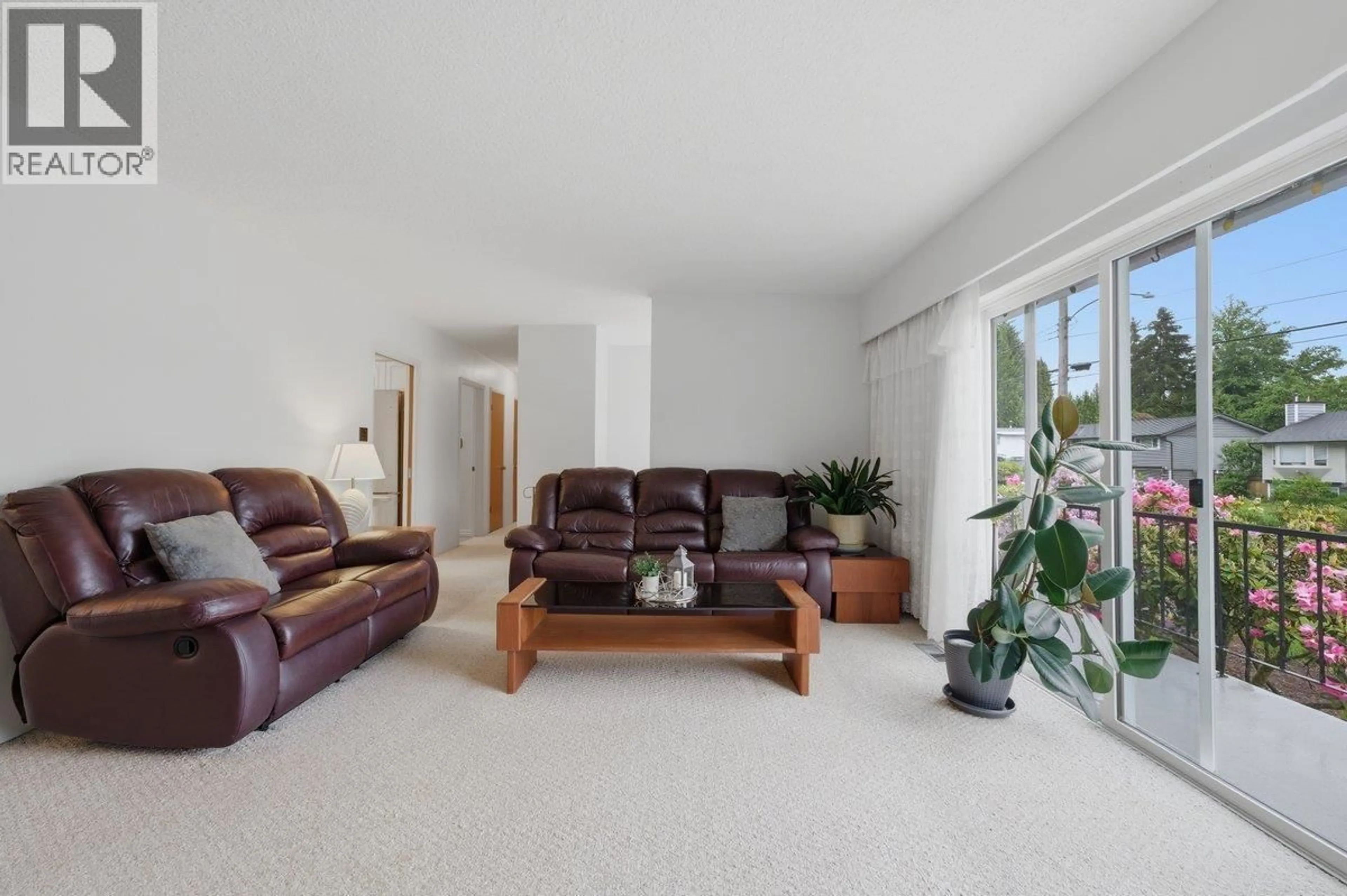 Living room with furniture, unknown for 3963 SEFTON STREET, Port Coquitlam British Columbia V3B3S2