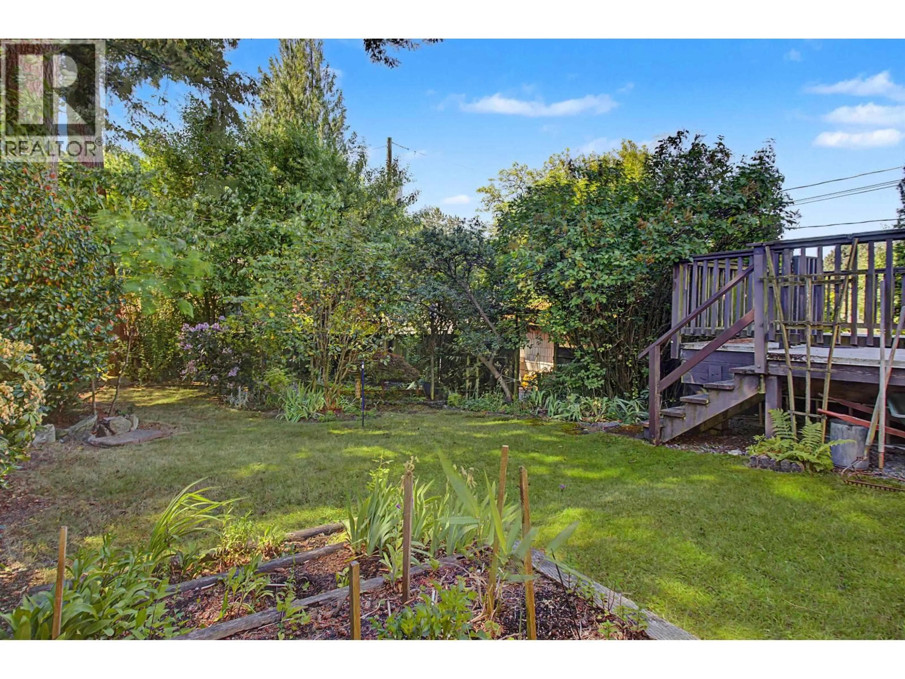 A pic from outside/outdoor area/front of a property/back of a property/a pic from drone, forest/trees view for 2812 33RD AVENUE, Vancouver British Columbia V6N2G2