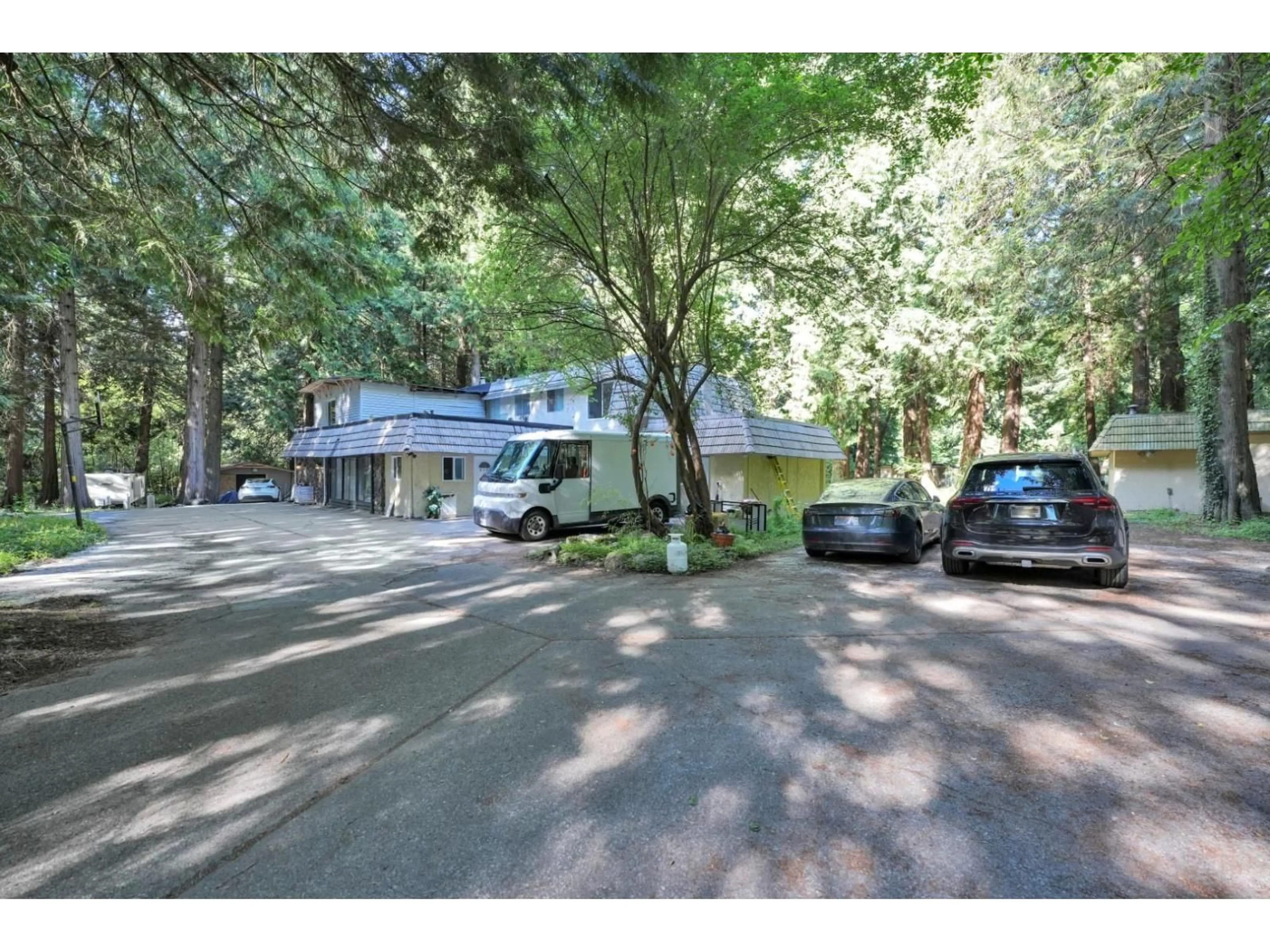 A pic from outside/outdoor area/front of a property/back of a property/a pic from drone, street for 2838 132 STREET, Surrey British Columbia V4P1K2