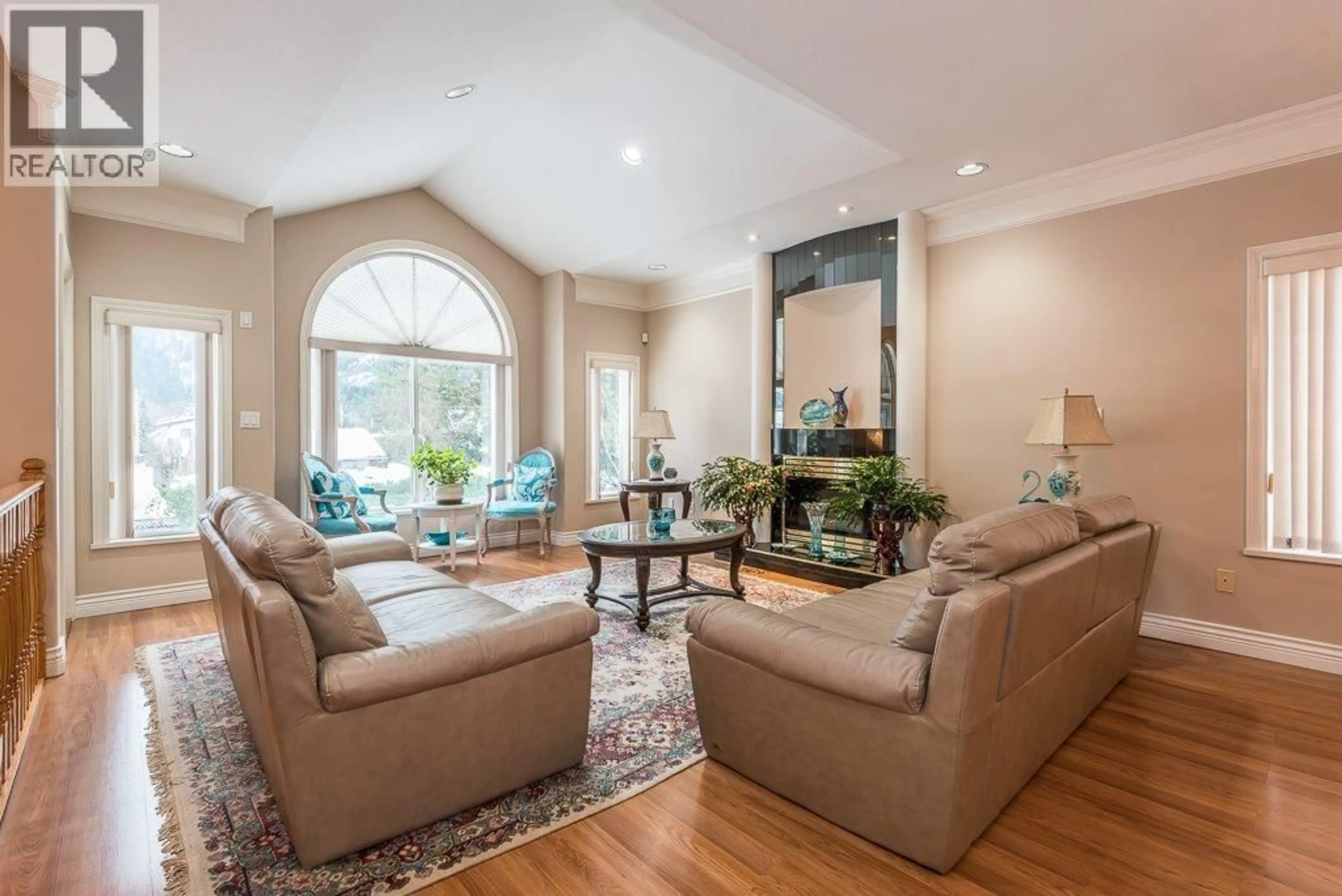 Living room with furniture, unknown for 37979 FIFTH AVENUE, Squamish British Columbia V8B0A6
