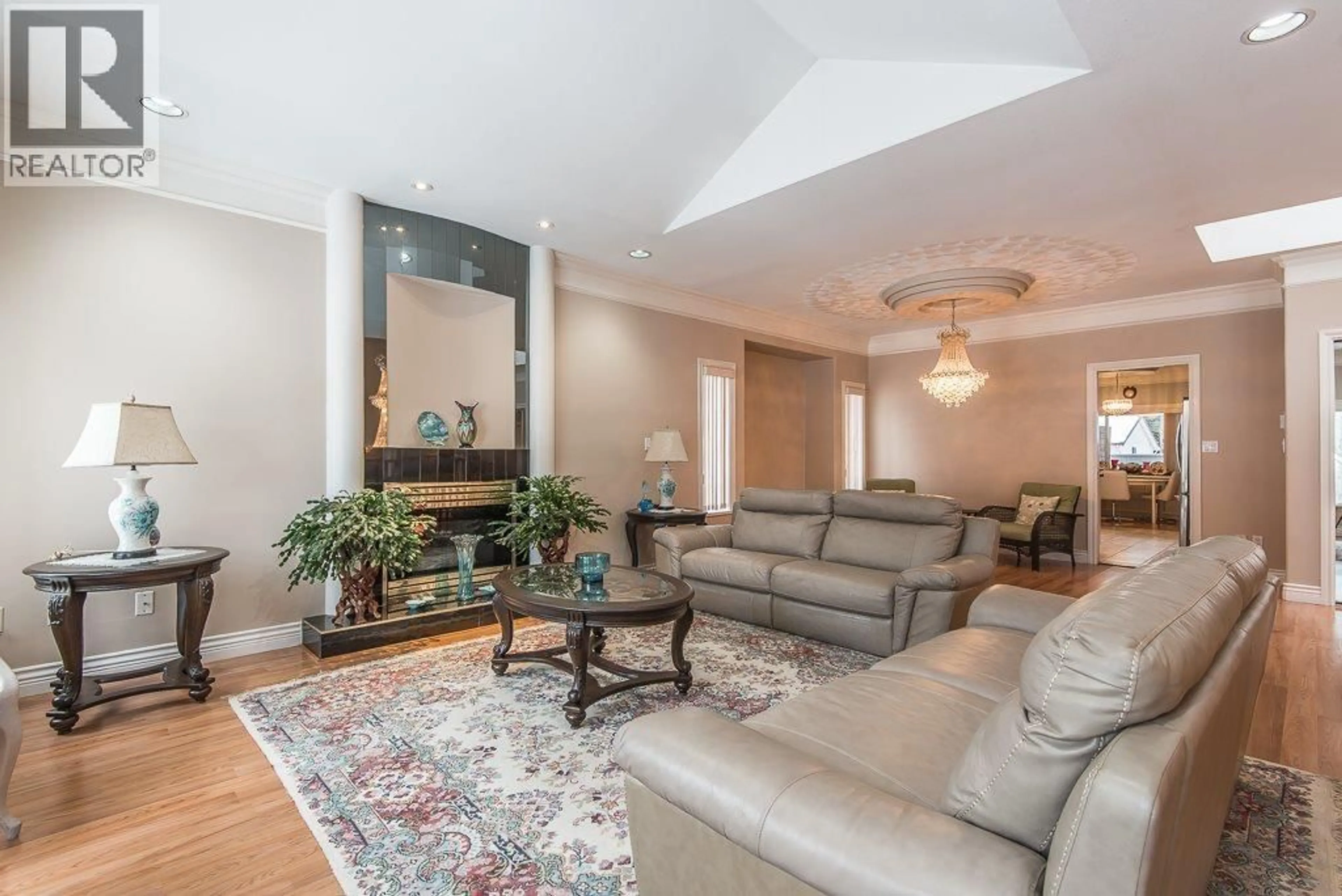 Living room with furniture, unknown for 37979 FIFTH AVENUE, Squamish British Columbia V8B0A6