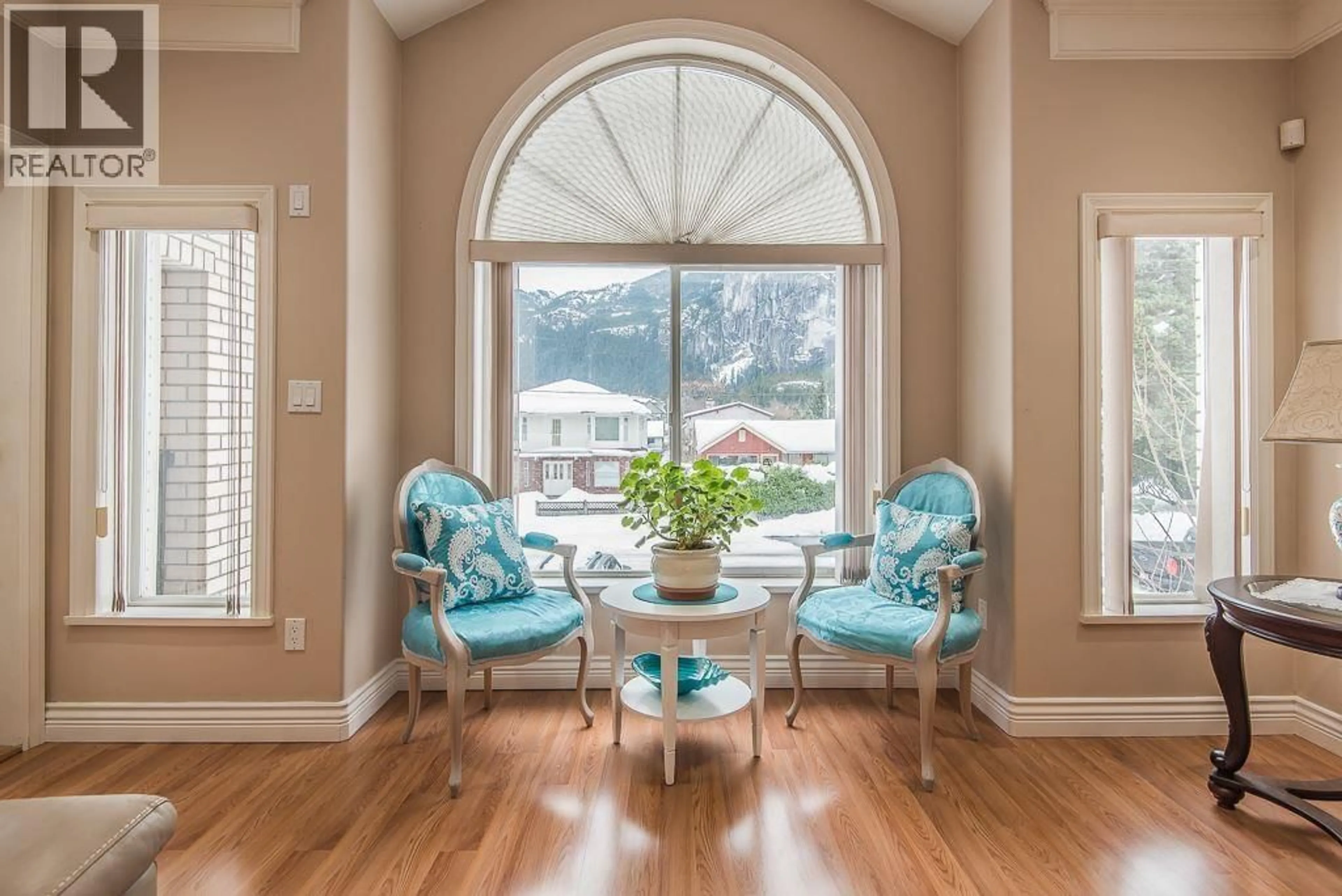 Unknown for 37979 FIFTH AVENUE, Squamish British Columbia V8B0A6
