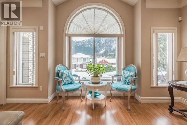 37979 FIFTH AVENUE, Squamish 5