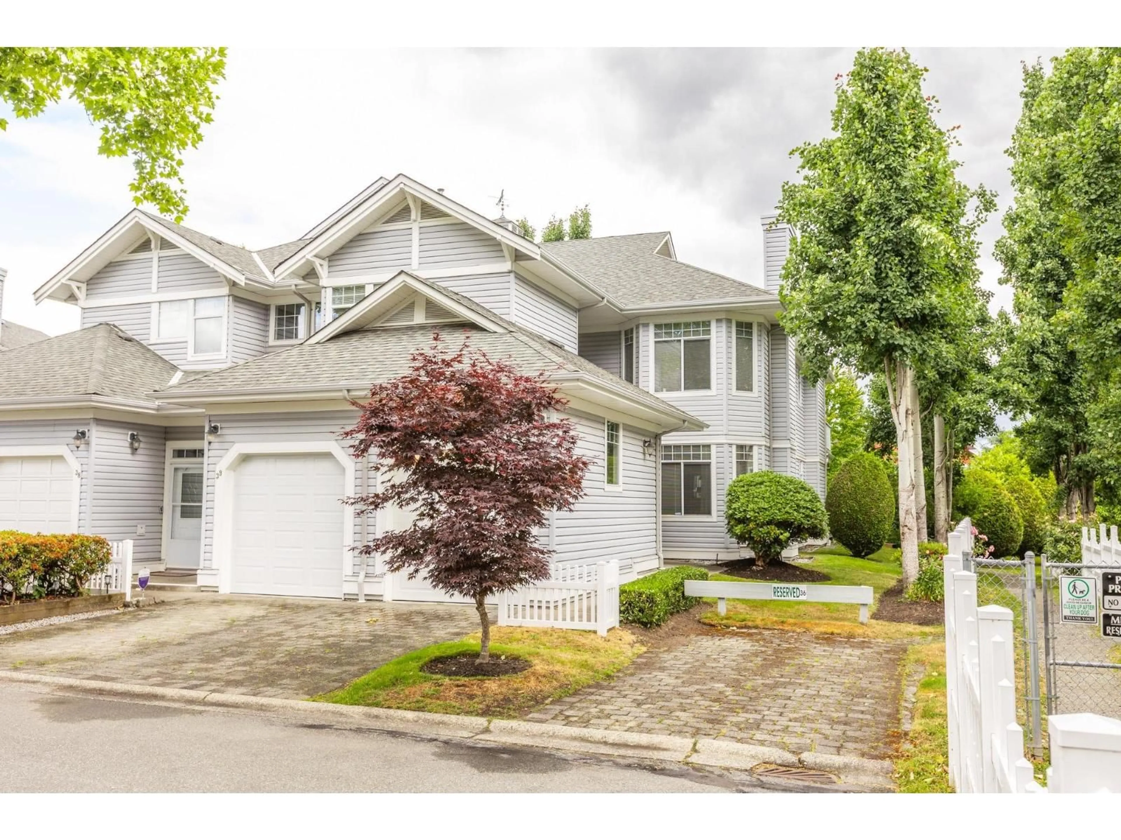 Home with vinyl exterior material, street for 40 - 5708 208 STREET, Langley British Columbia V3A8L4