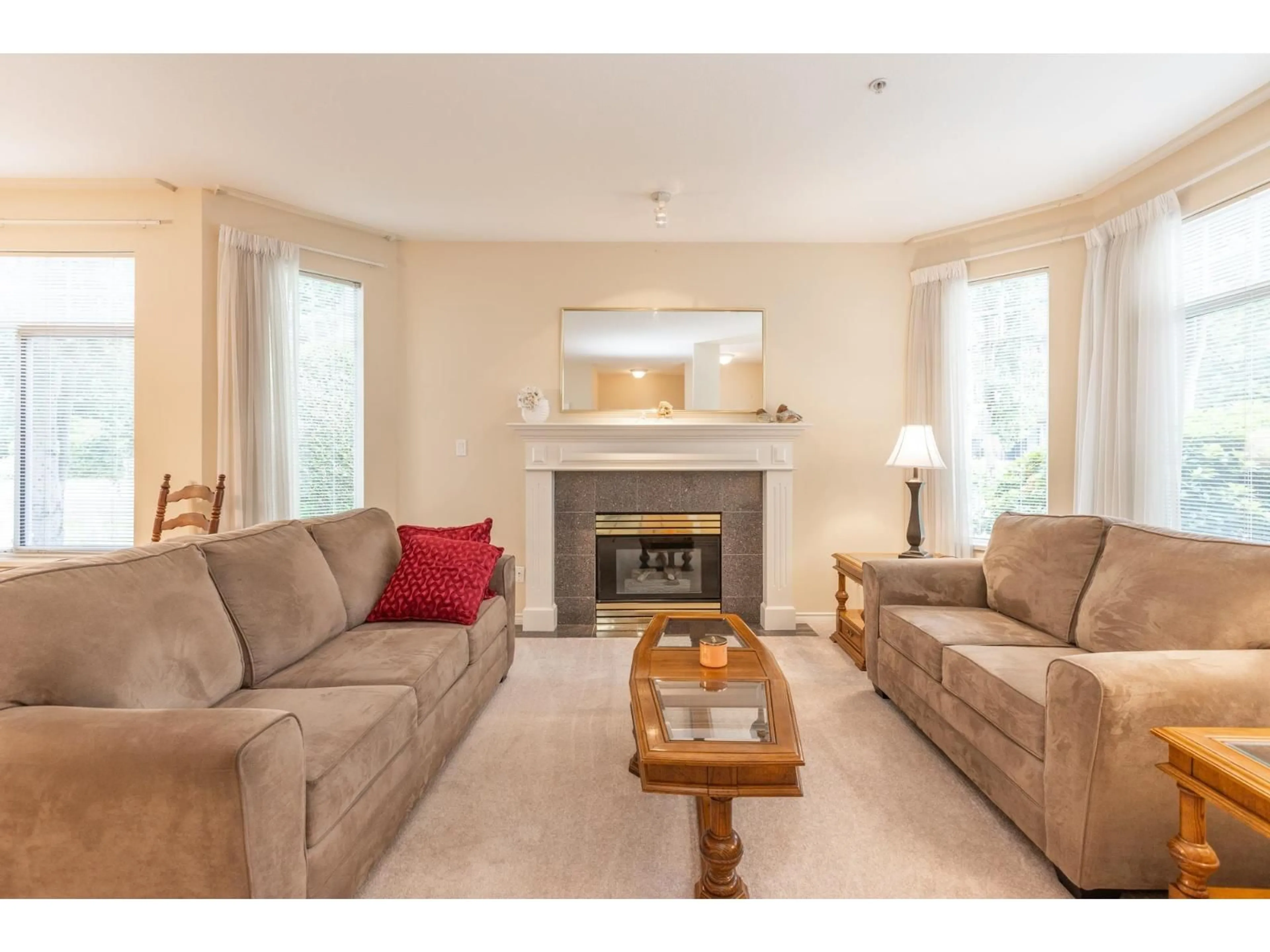 Living room with furniture, unknown for 40 - 5708 208 STREET, Langley British Columbia V3A8L4