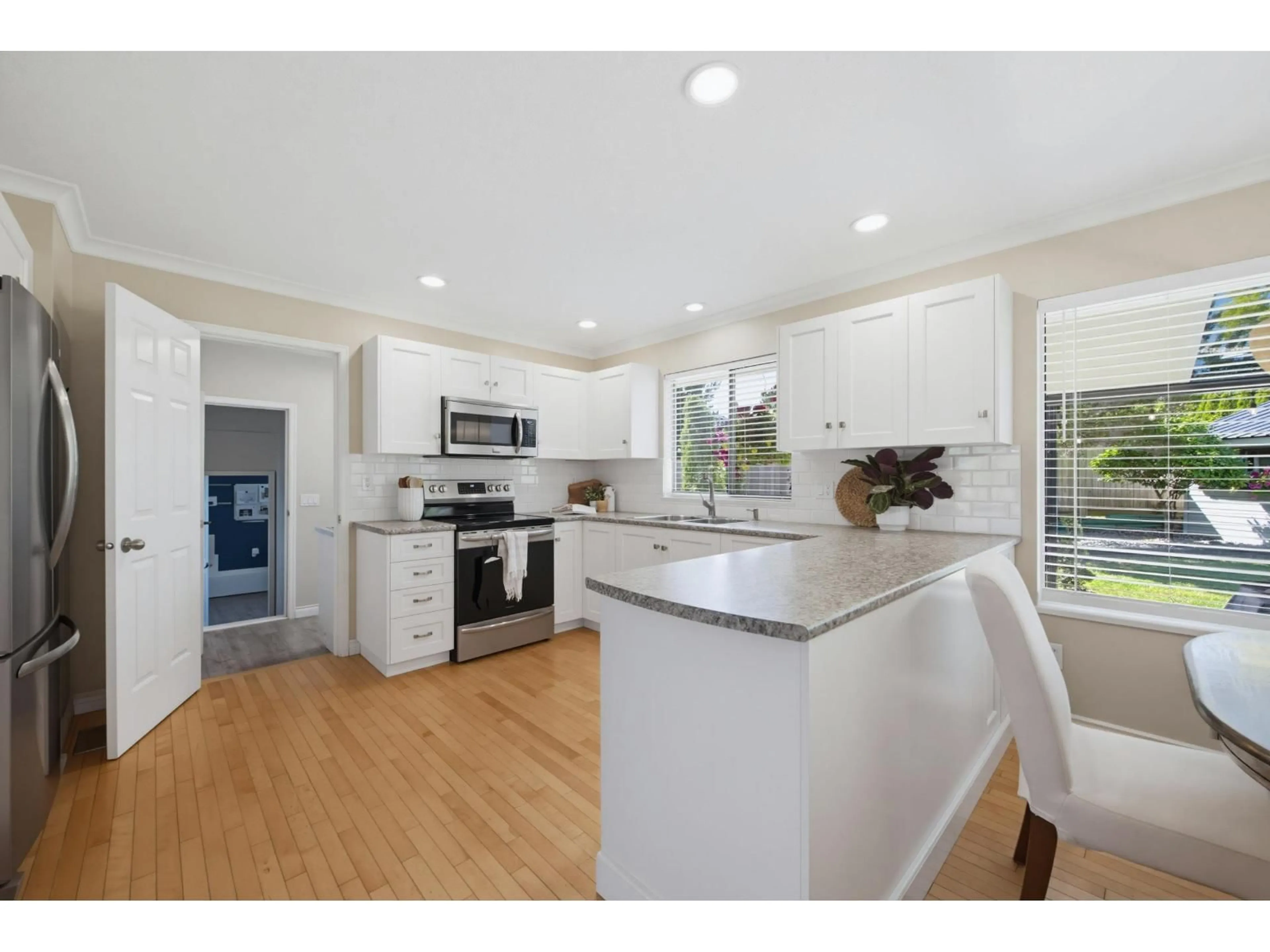 Open concept kitchen, unknown for 5631 SUNRISE CRESCENT EAST, Surrey British Columbia V3S7M5