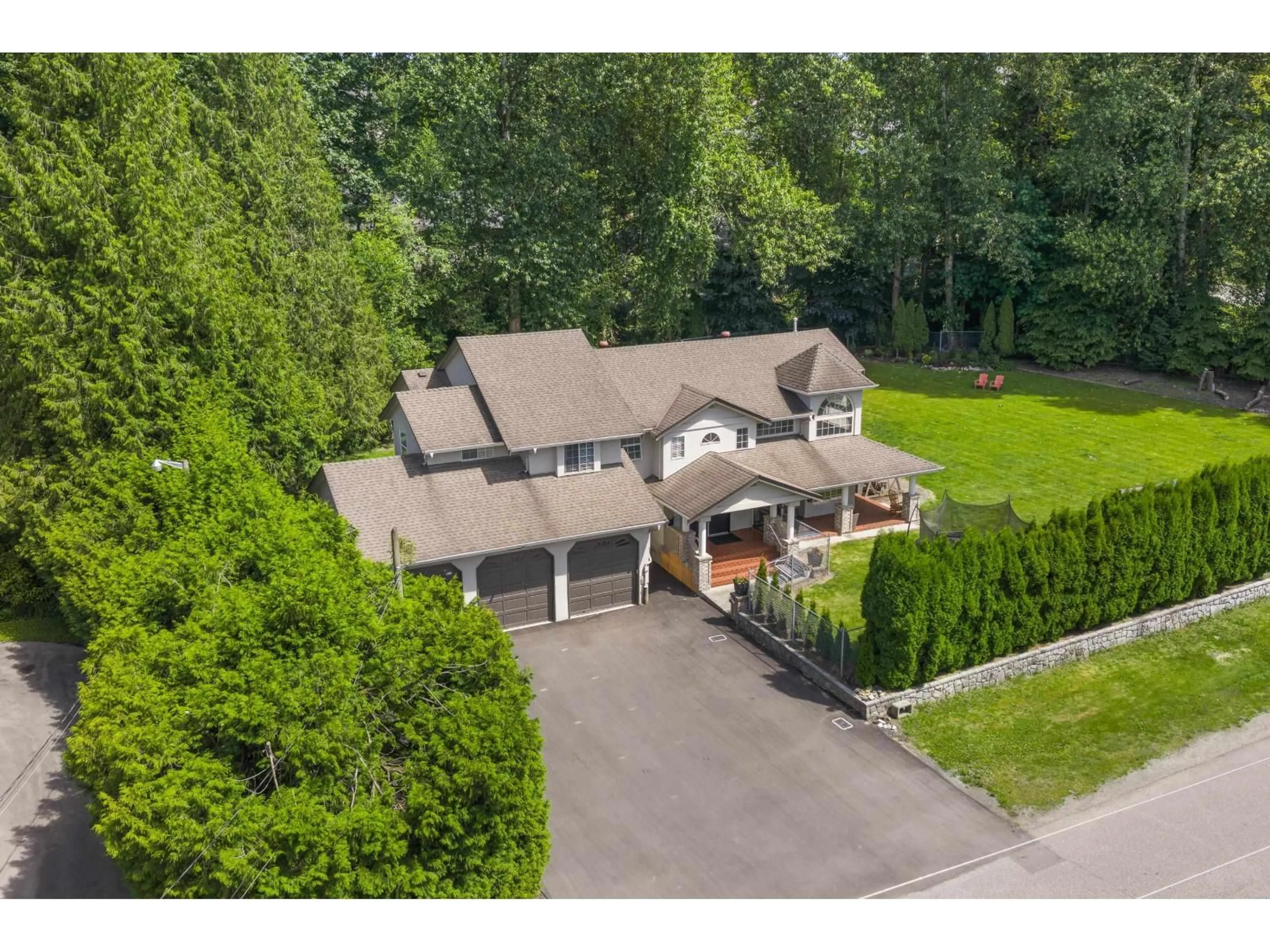 A pic from outside/outdoor area/front of a property/back of a property/a pic from drone, street for 4024 PRAIRIE STREET, Abbotsford British Columbia V4X1X2
