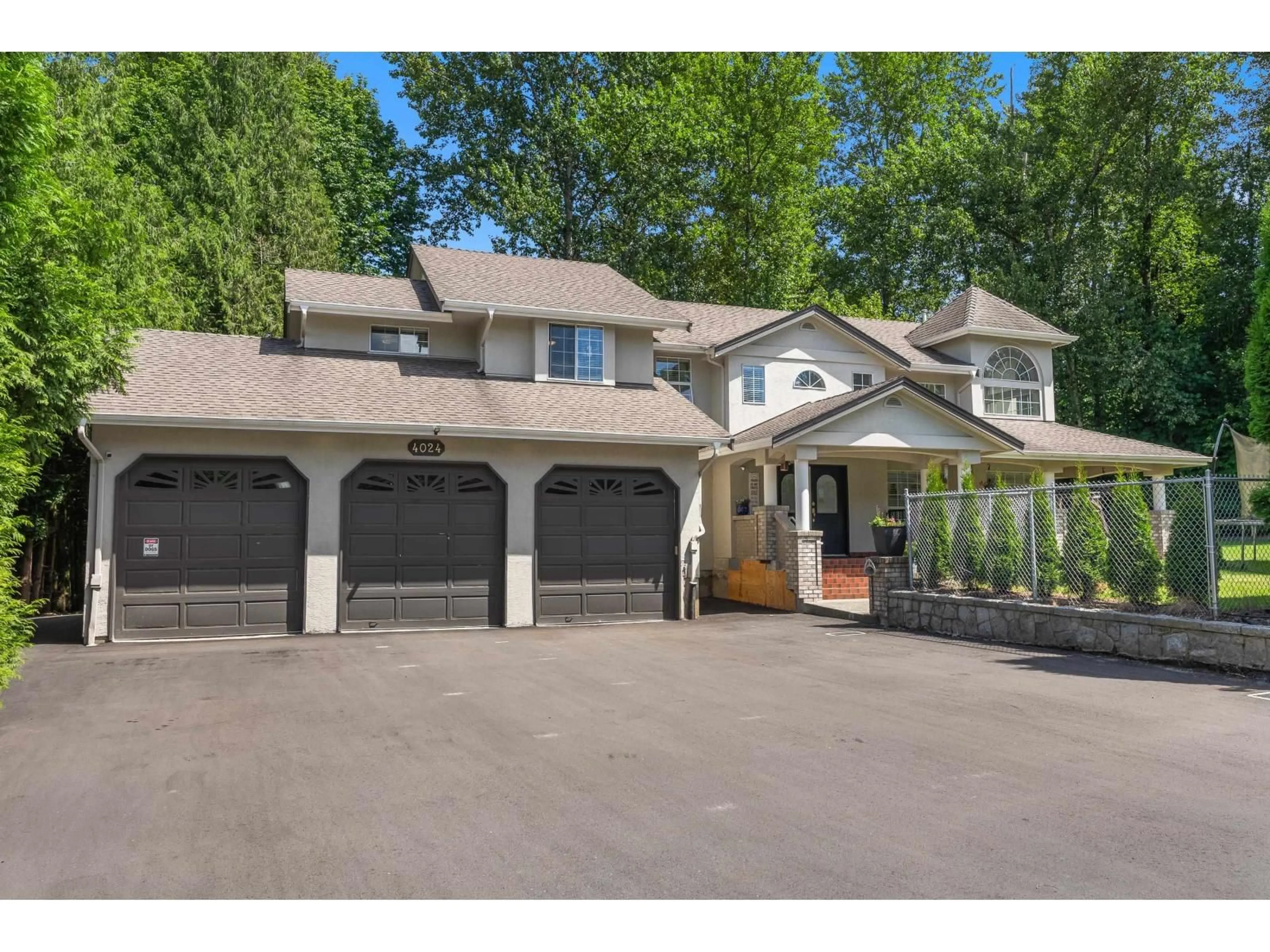 Indoor garage for 4024 PRAIRIE STREET, Abbotsford British Columbia V4X1X2