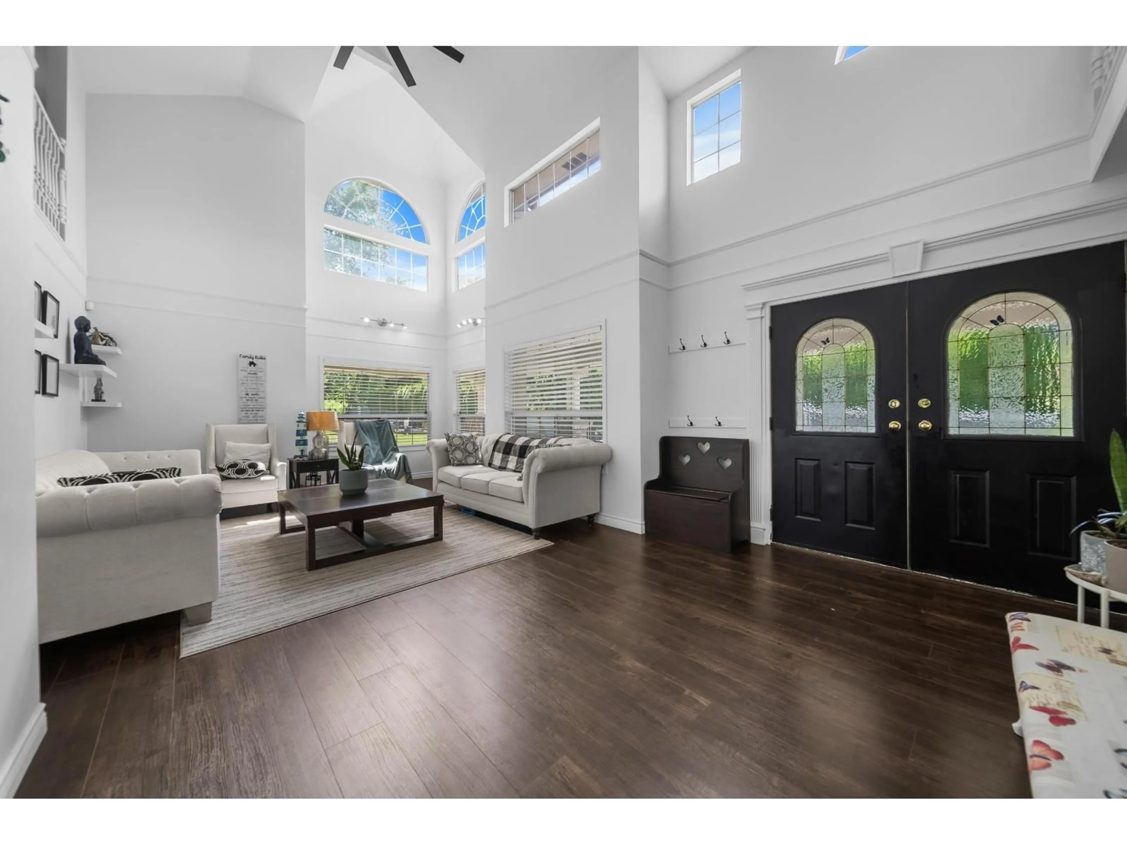 Indoor entryway for 4024 PRAIRIE STREET, Abbotsford British Columbia V4X1X2