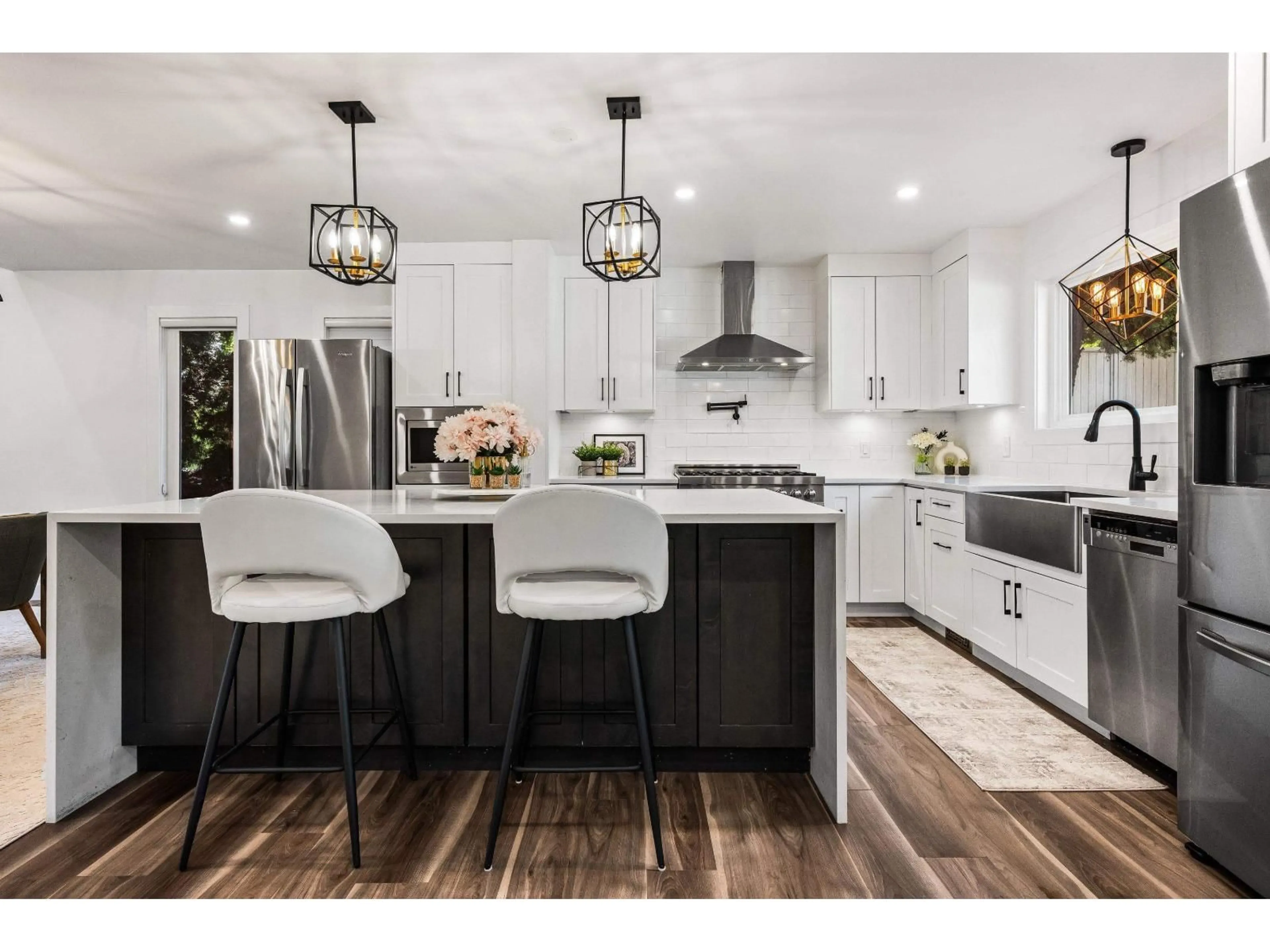 Open concept kitchen, wood/laminate floor for 45617 WORTHINGTON PLACE, Chilliwack British Columbia V2R1N6