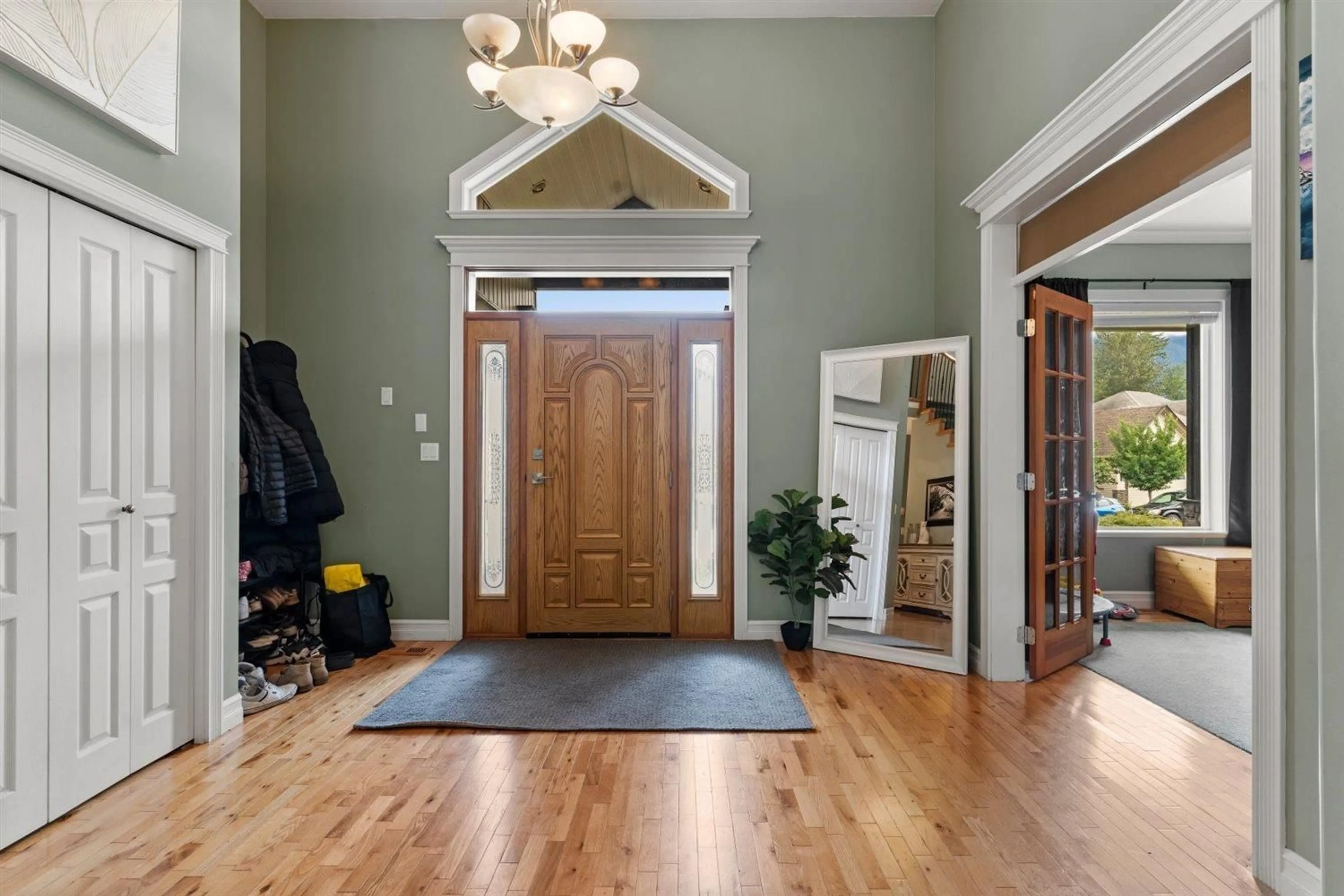 Indoor entryway for 46035 SHERWOOD DRIVE, Chilliwack British Columbia V2R5R2