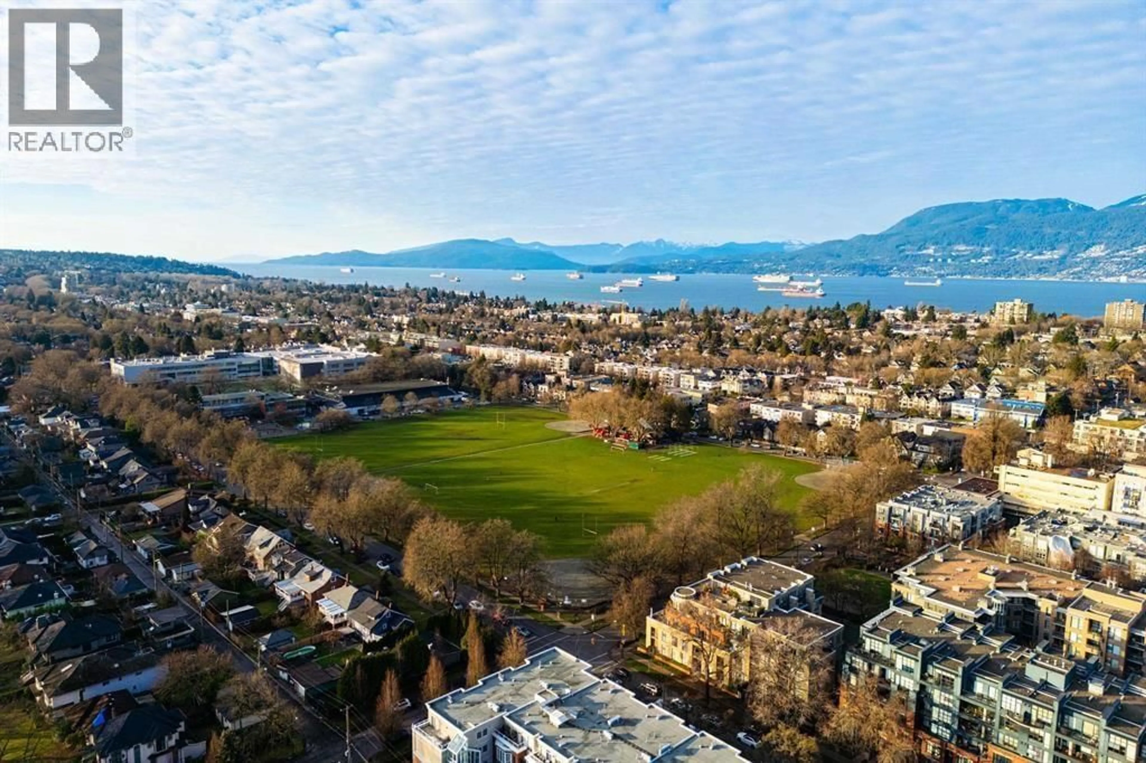 A pic from outside/outdoor area/front of a property/back of a property/a pic from drone, mountain view for 313 - 2181 12TH AVENUE, Vancouver British Columbia V6K4S8