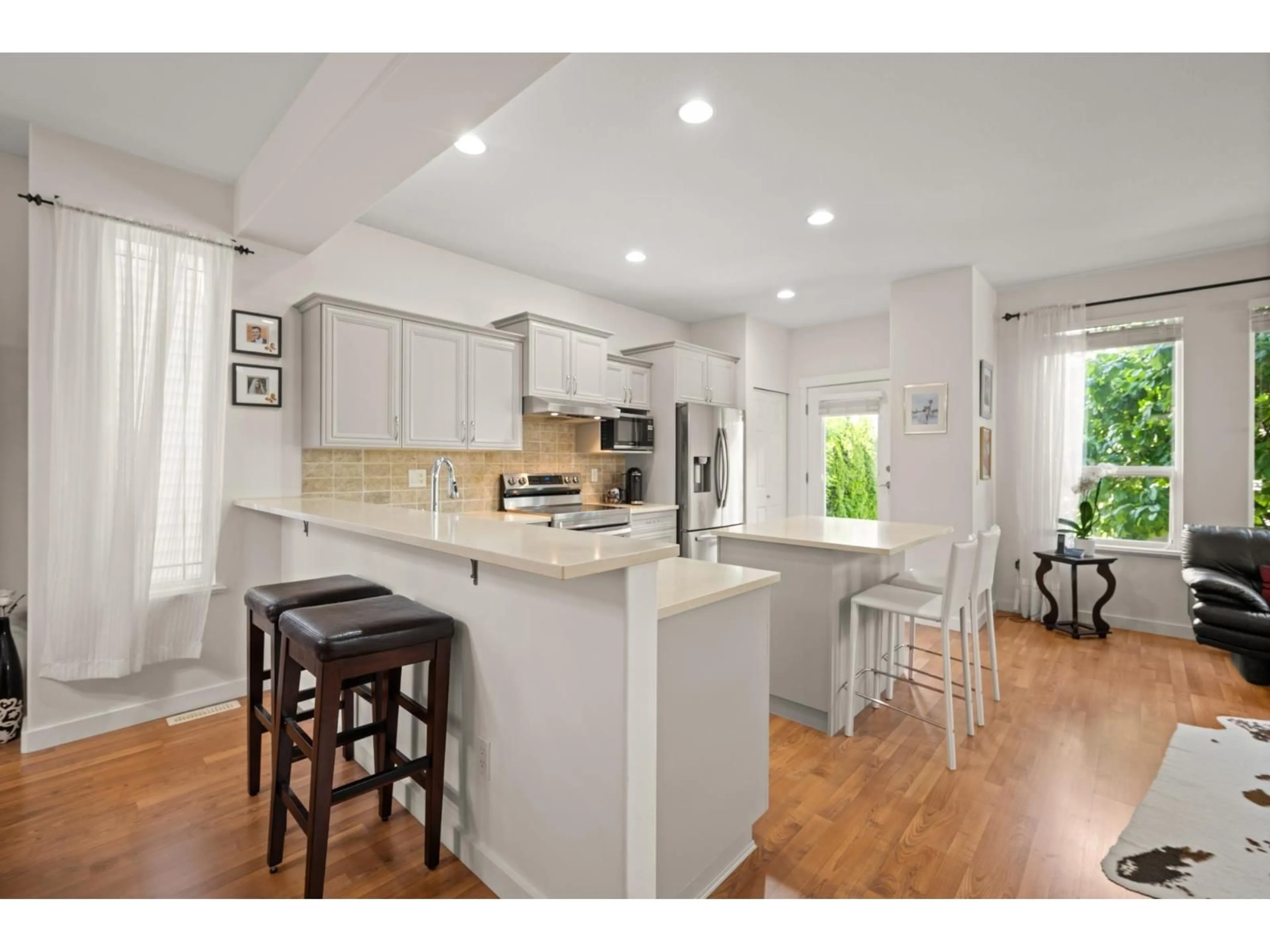 Open concept kitchen, unknown for 15175 61 AVENUE, Surrey British Columbia V3S5J7