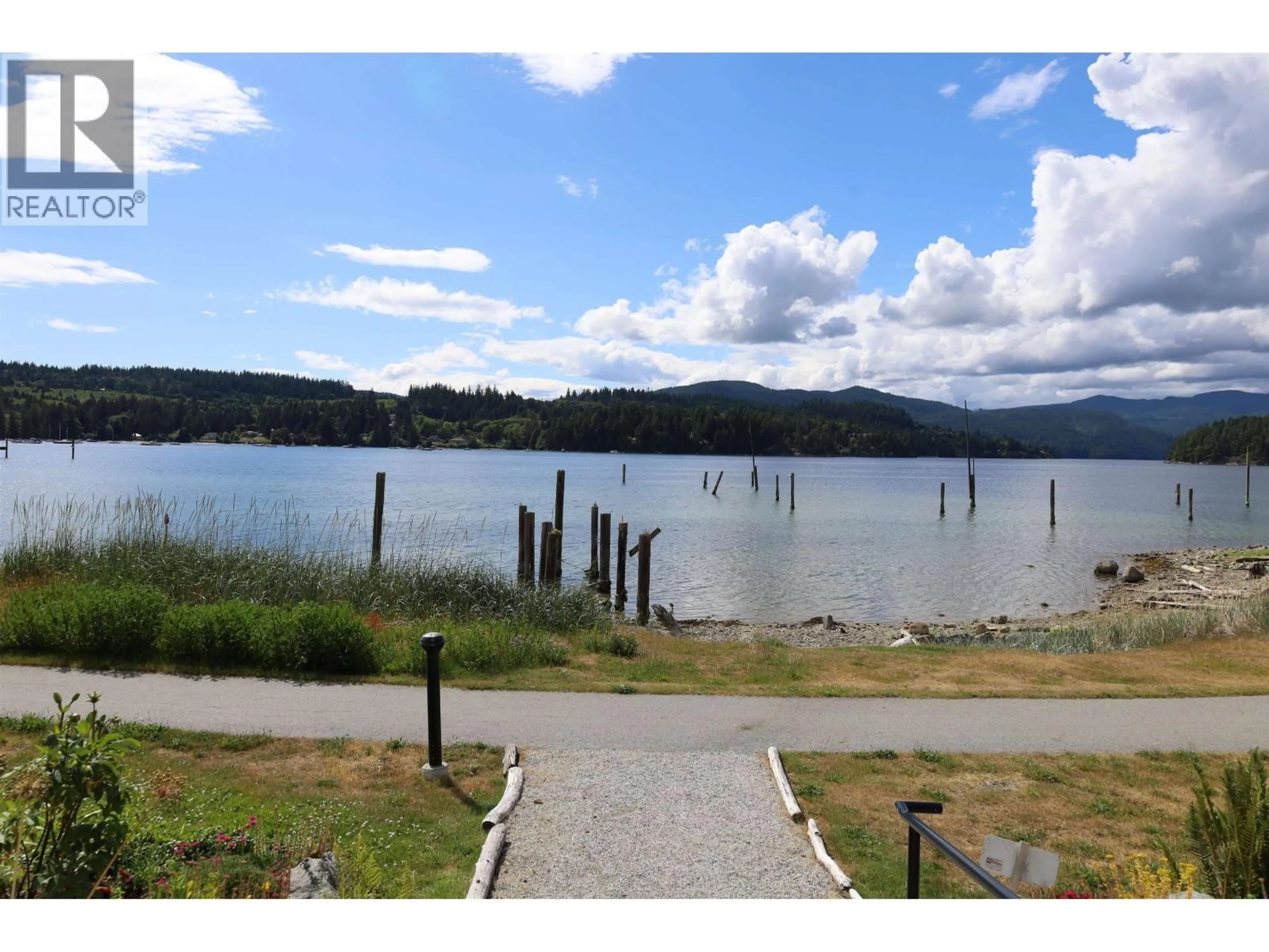 Blurry image for 5956 BEACHGATE LANE, Sechelt British Columbia V7Z0S2