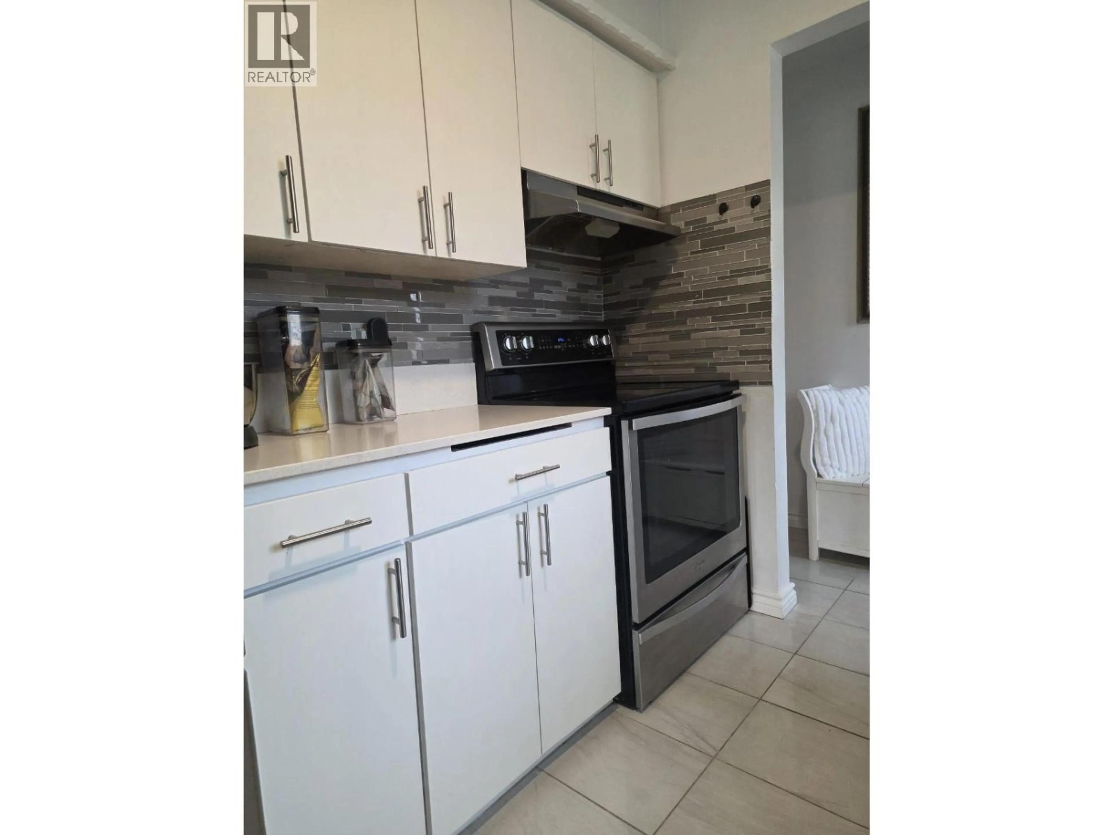 Standard kitchen, ceramic/tile floor for 2613 OAK STREET, Prince George British Columbia V2L2A5