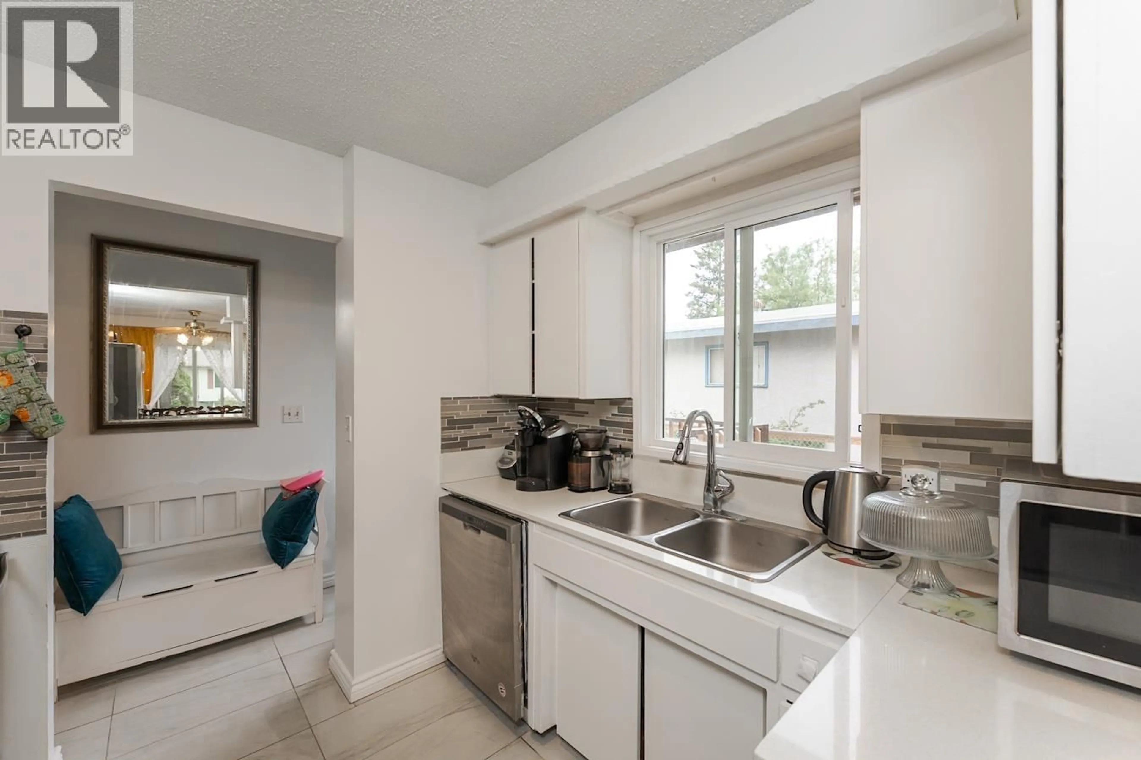 Standard kitchen, ceramic/tile floor for 2613 OAK STREET, Prince George British Columbia V2L2A5