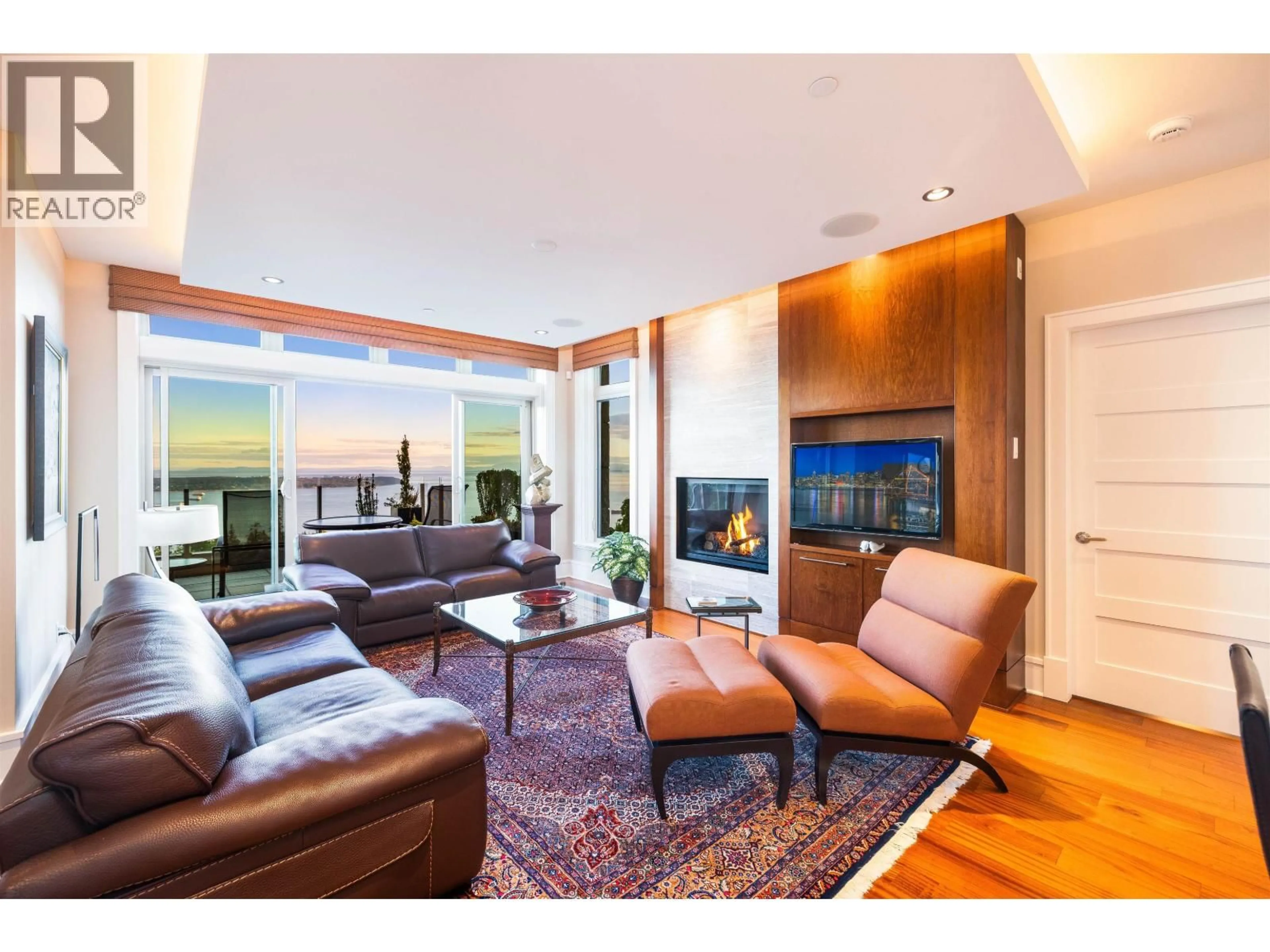 Living room with furniture, unknown for 101 - 2535 GARDEN COURT, West Vancouver British Columbia V7S0A1