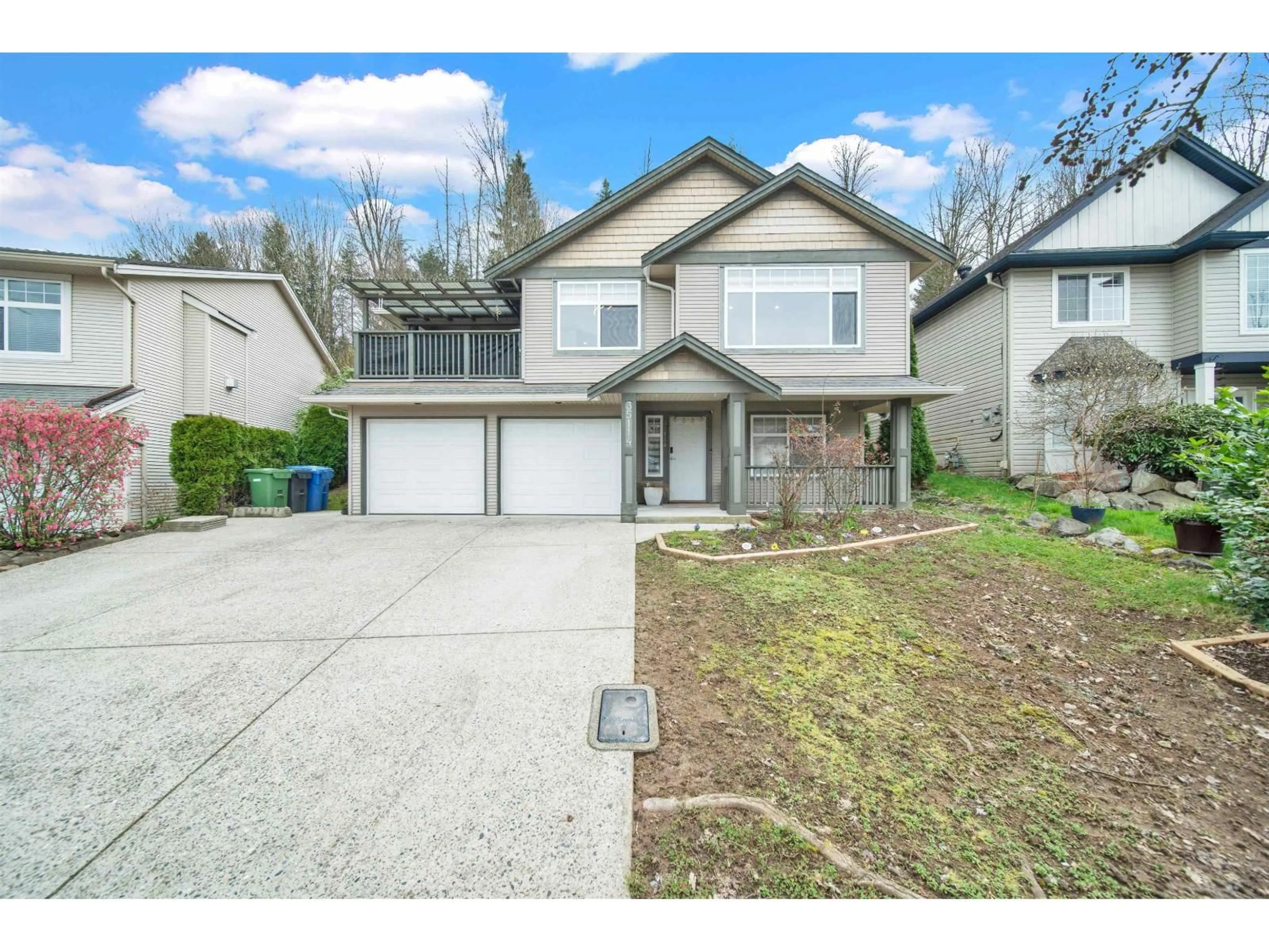 Home with vinyl exterior material, street for 35114 LABURNUM AVENUE, Abbotsford British Columbia V2S8K3