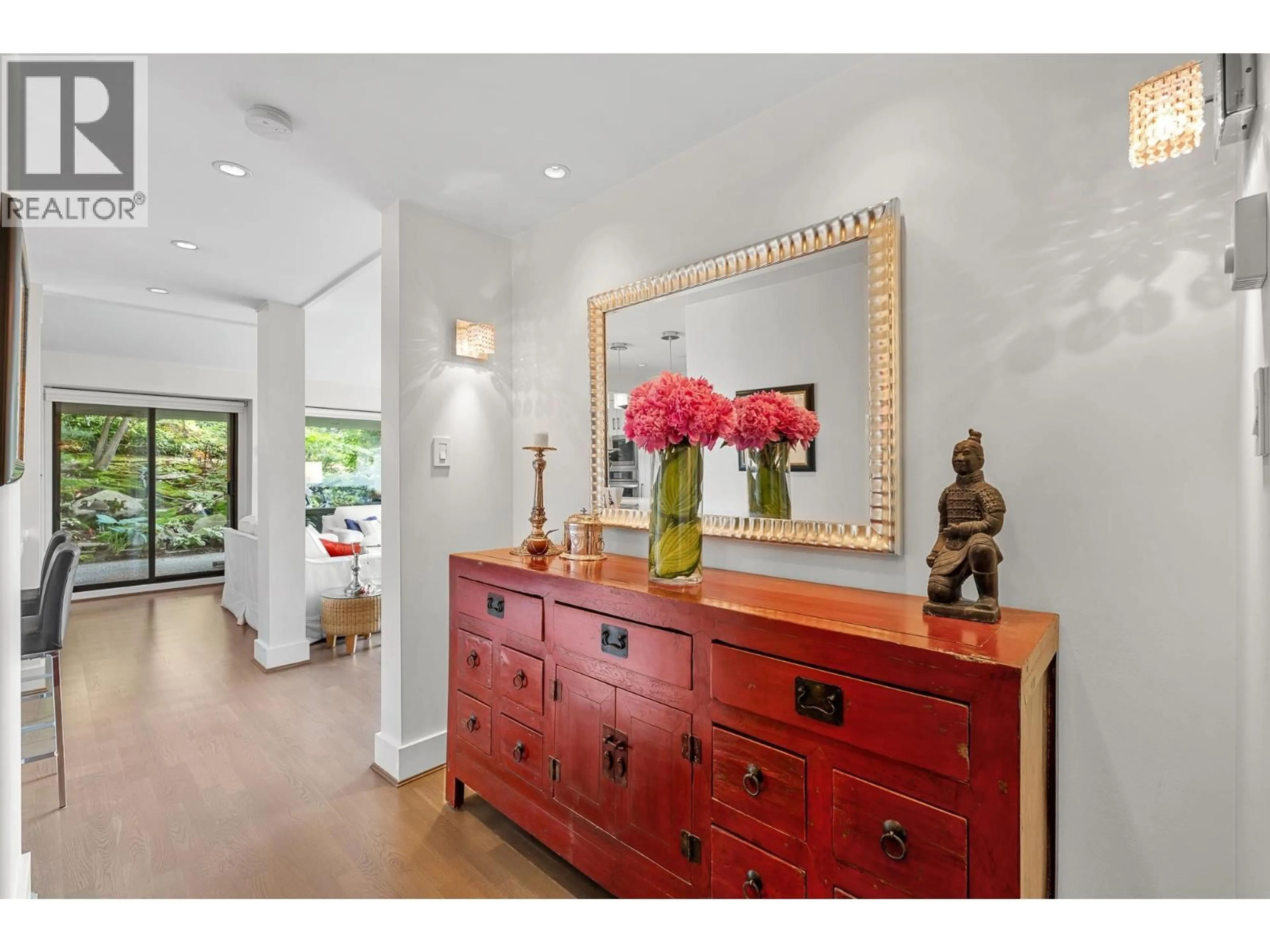 Indoor entryway for 47 - 2202 FOLKESTONE WAY, West Vancouver British Columbia V7S2X7