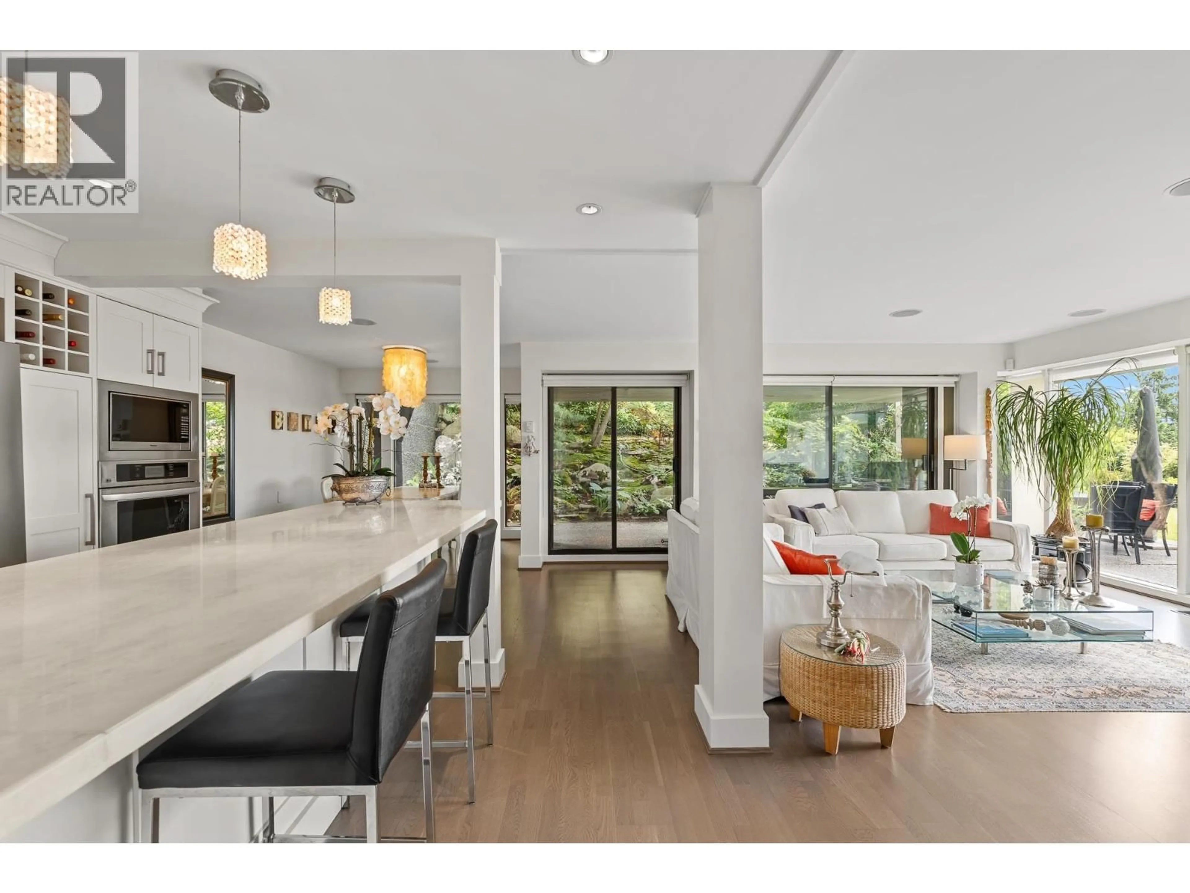 Open concept kitchen, ceramic/tile floor for 47 - 2202 FOLKESTONE WAY, West Vancouver British Columbia V7S2X7