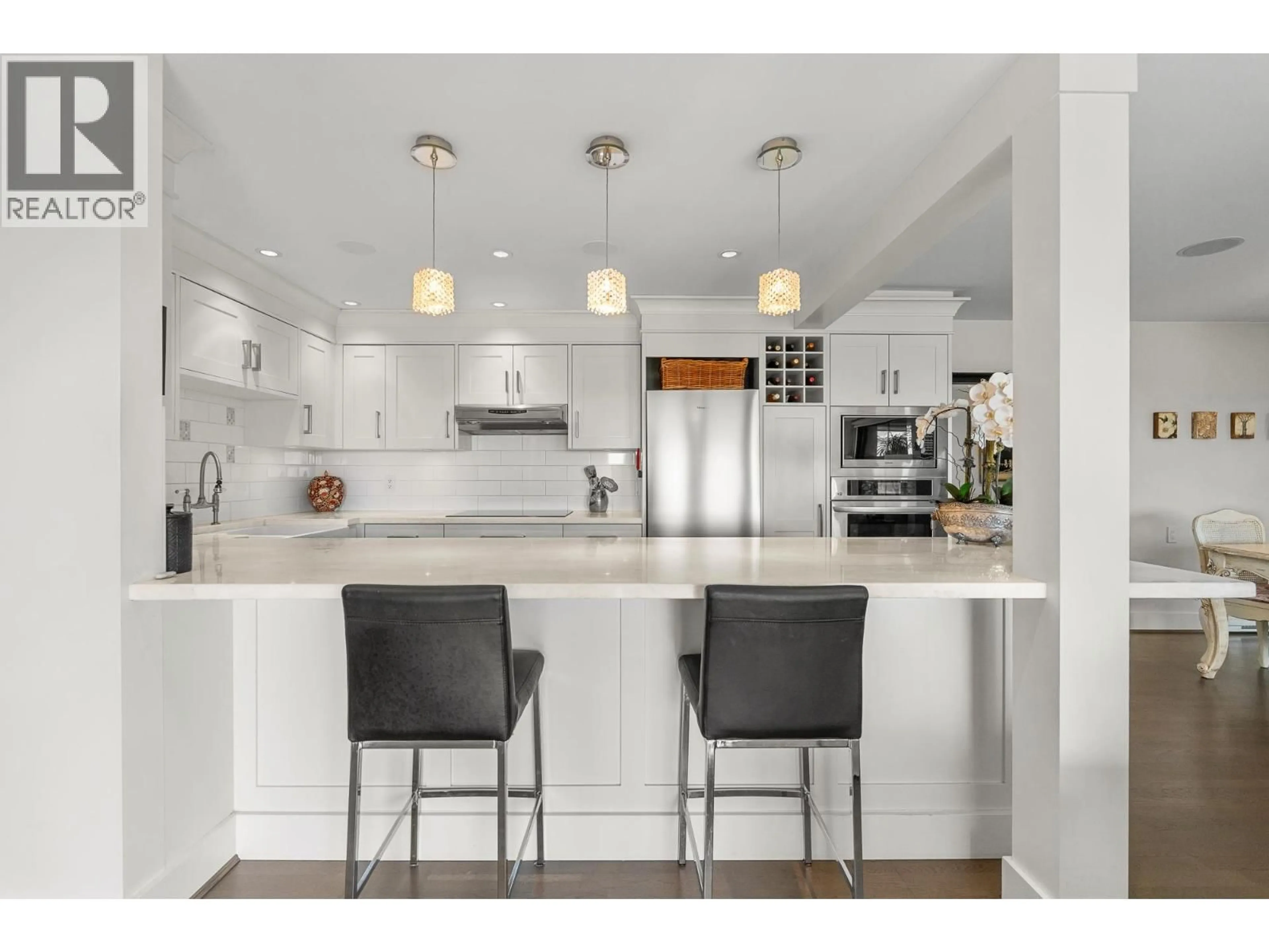 Open concept kitchen, ceramic/tile floor for 47 - 2202 FOLKESTONE WAY, West Vancouver British Columbia V7S2X7