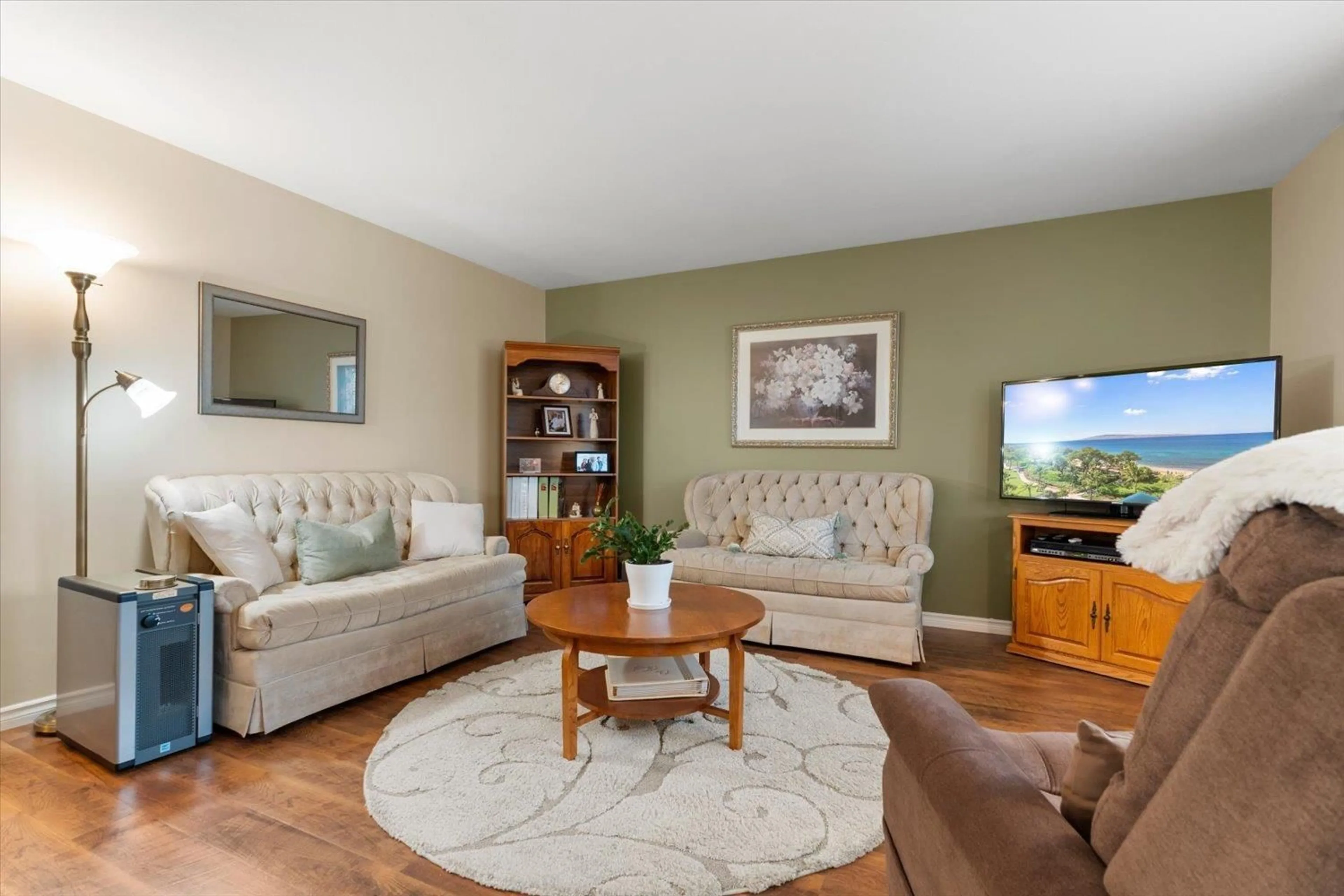 Living room with furniture, unknown for 35 - 7455 HURON STREET, Chilliwack British Columbia V2R3T9