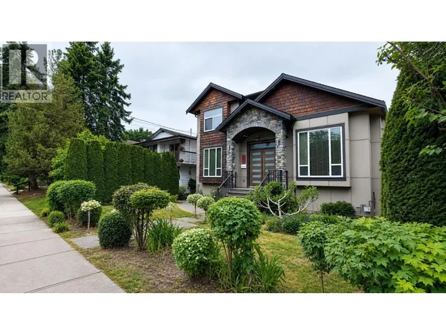 1975 COQUITLAM AVENUE, Port Coquitlam 2