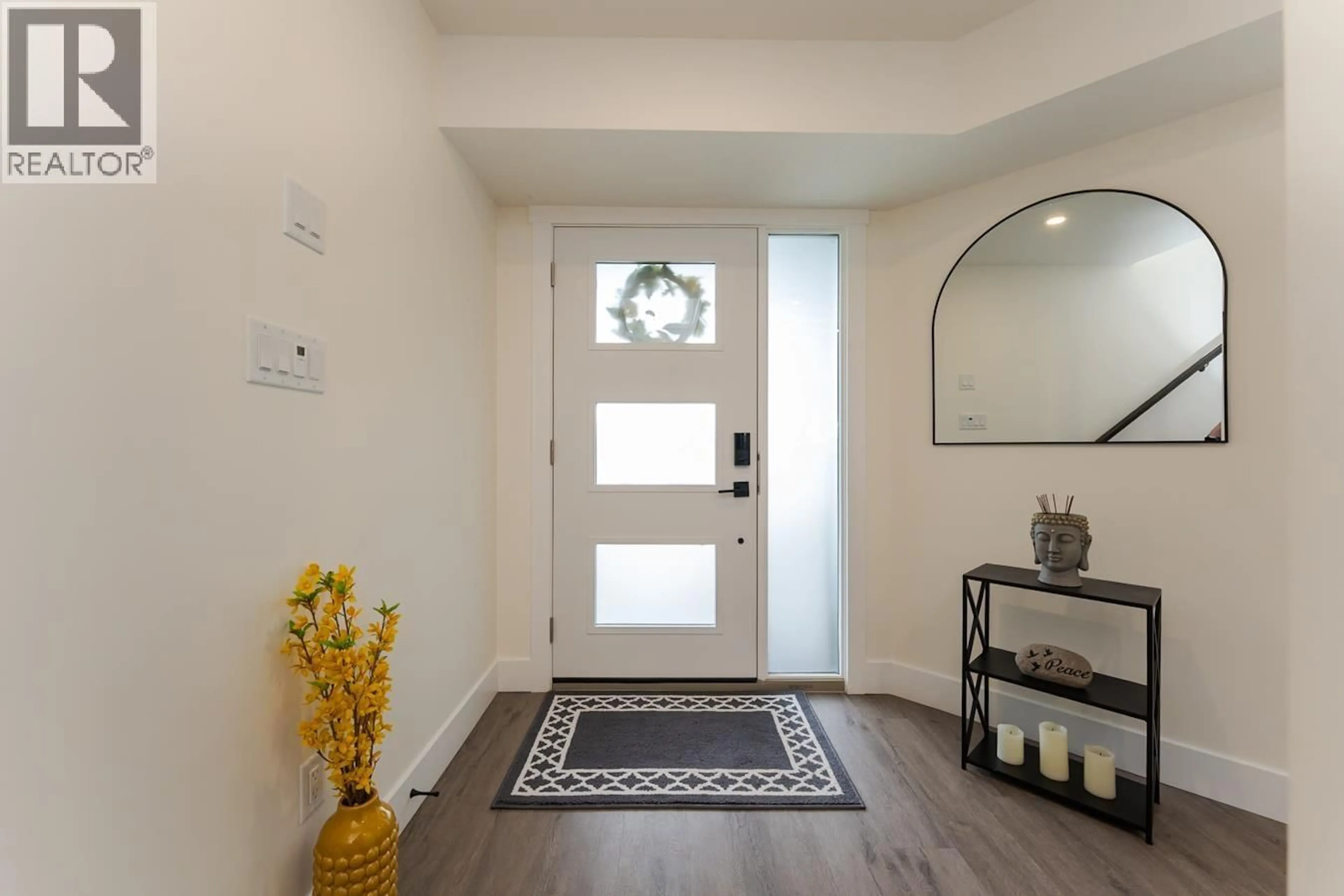 Indoor entryway for 102 - 6664 WESTMOUNT DRIVE, Prince George British Columbia V2N6R3