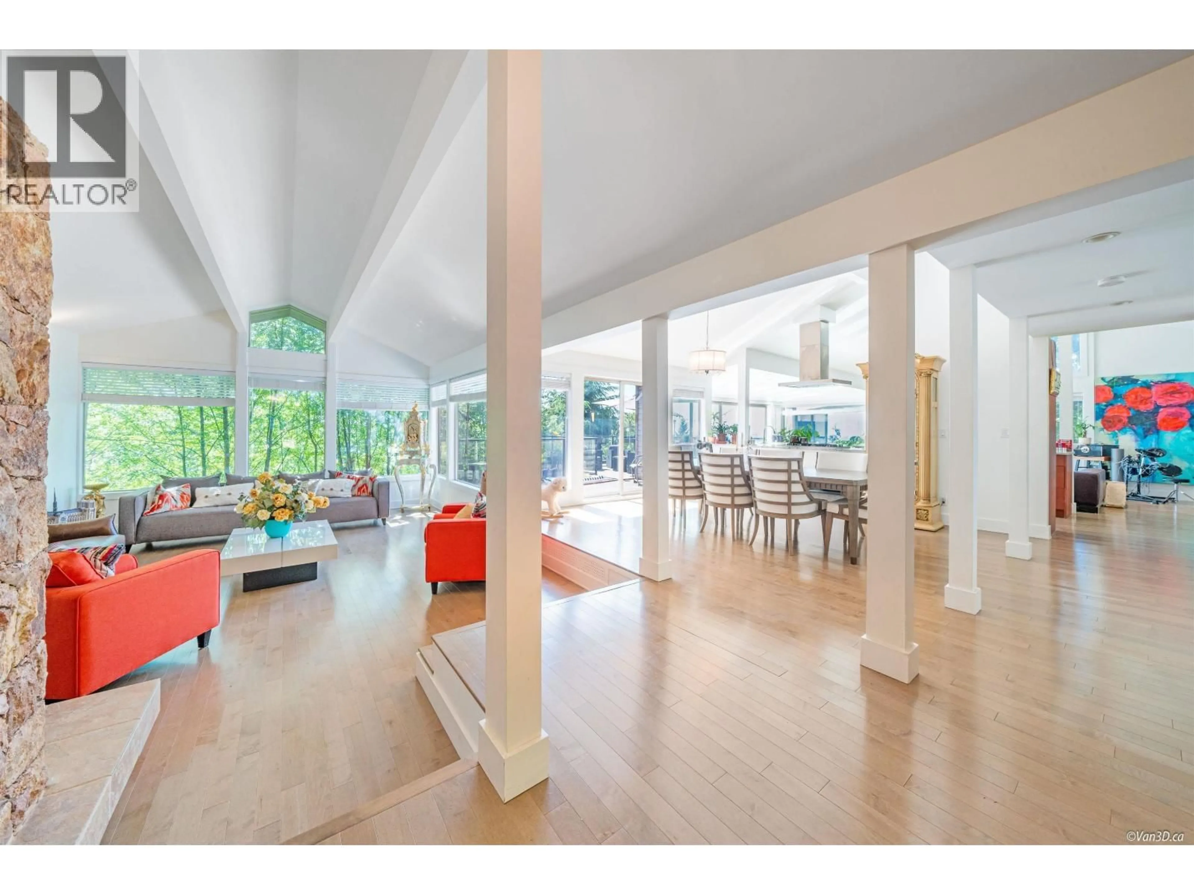 Indoor foyer for 1448 SANDHURST PLACE, West Vancouver British Columbia V7S2P3