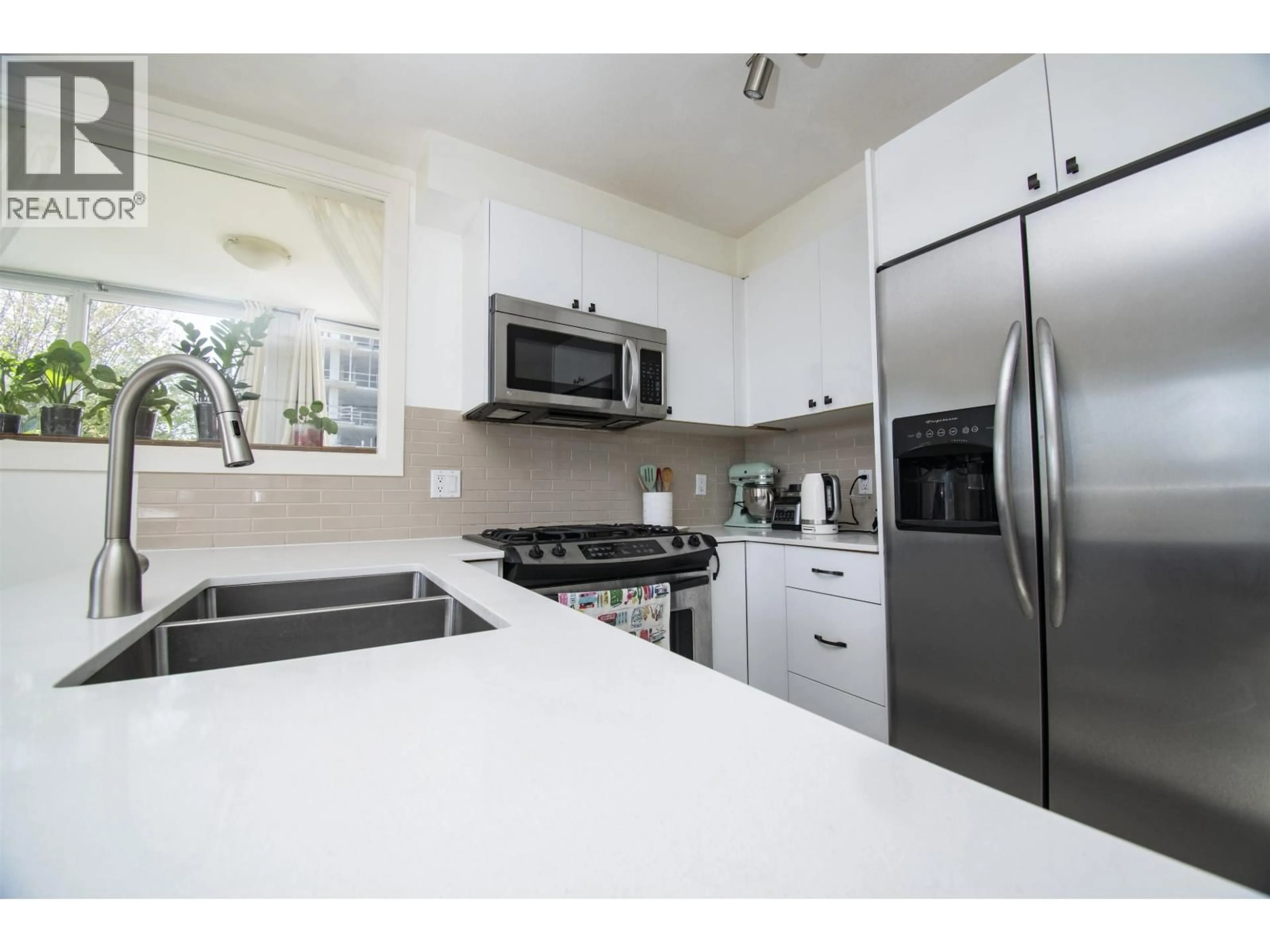 Standard kitchen, unknown for 204 - 2483 SPRUCE STREET, Vancouver British Columbia V6H4J2