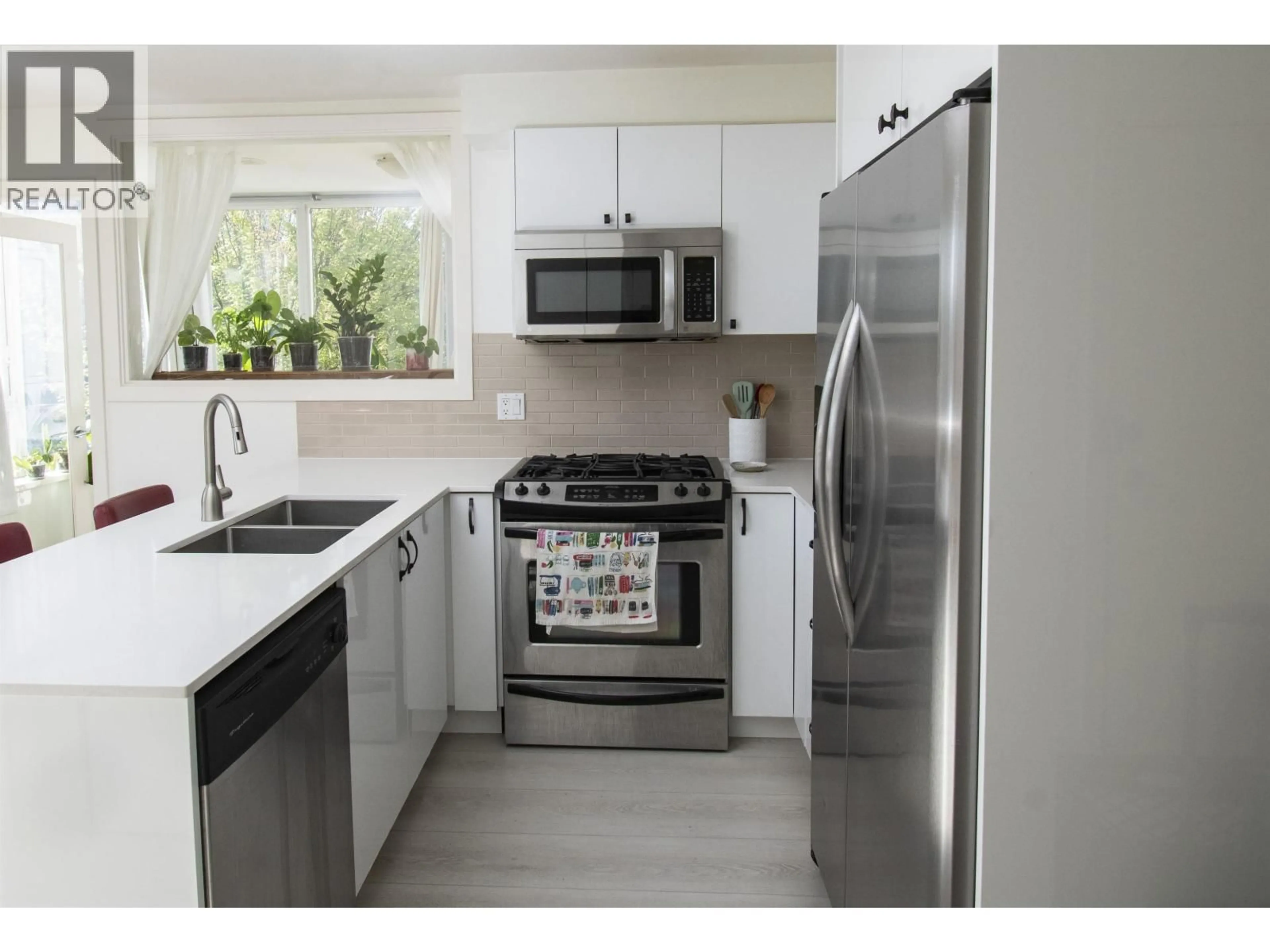 Standard kitchen, ceramic/tile floor for 204 - 2483 SPRUCE STREET, Vancouver British Columbia V6H4J2
