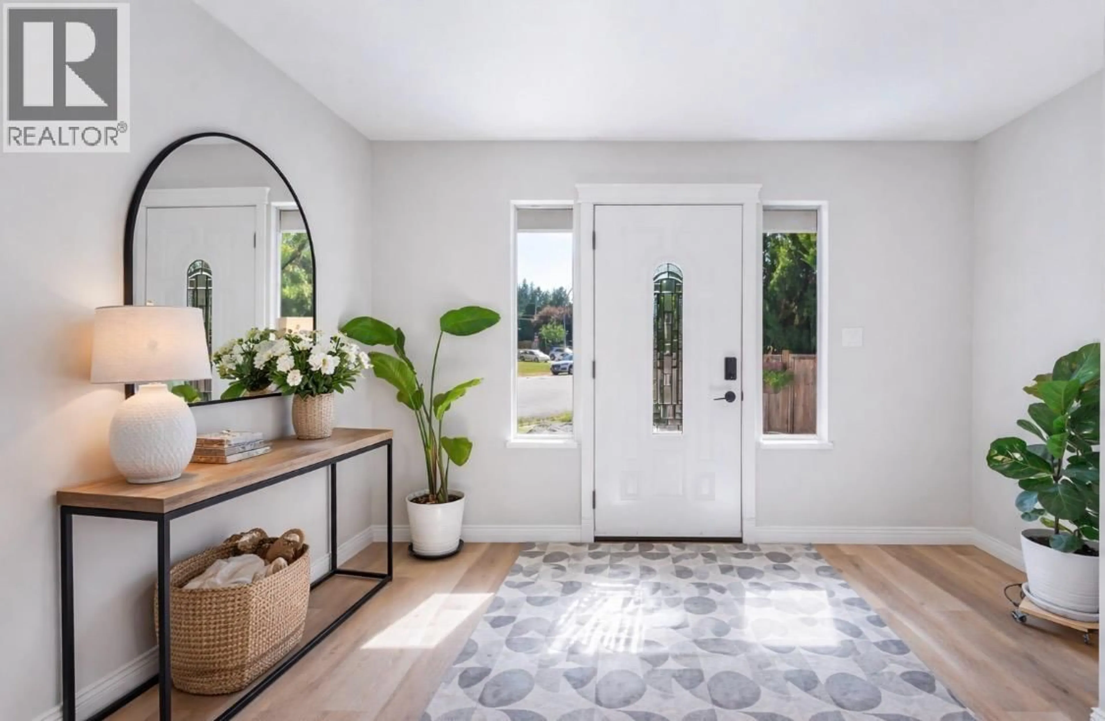 Indoor entryway for 11850 GREENHAVEN COURT, Pitt Meadows British Columbia V3Y1L6